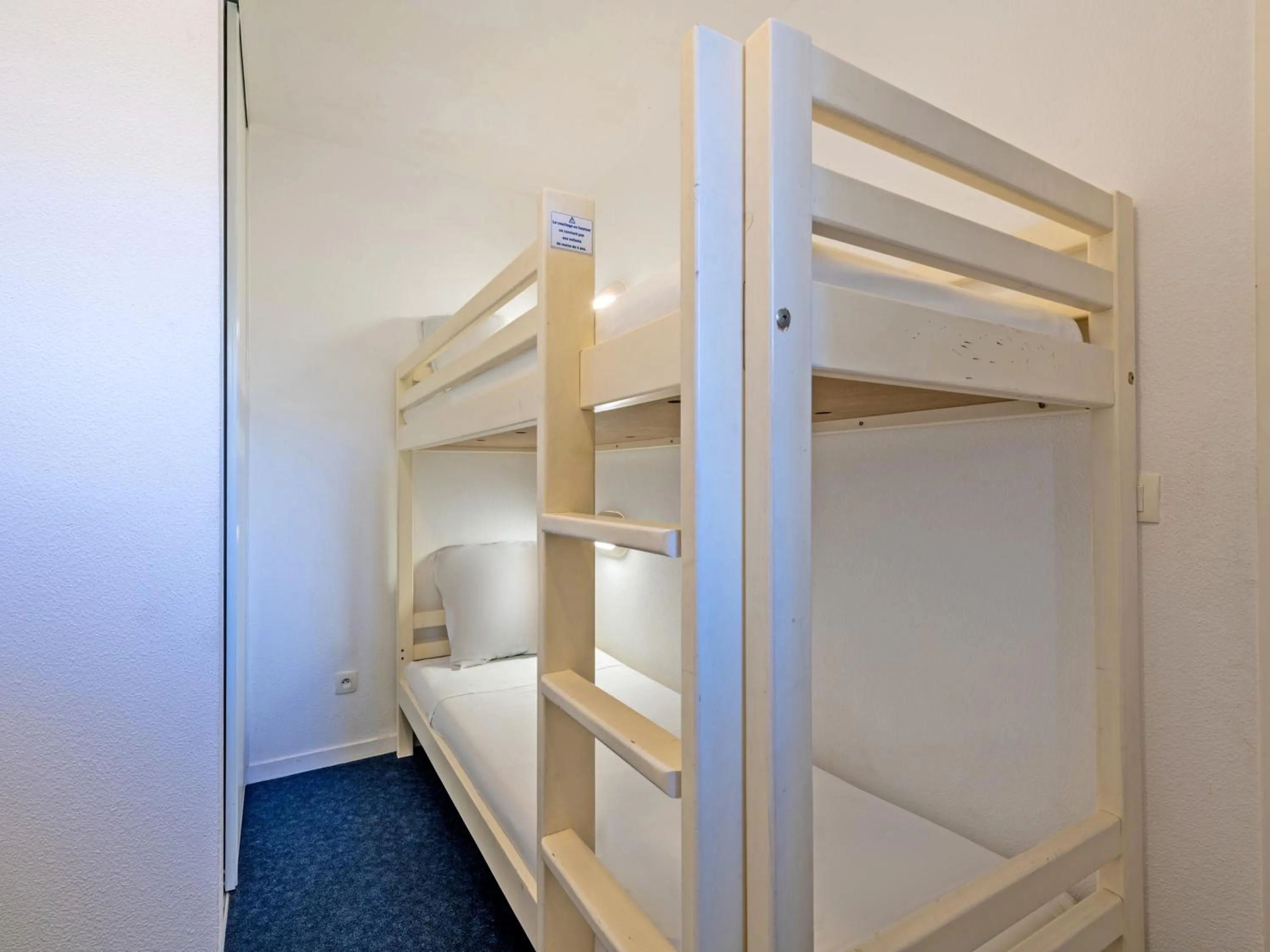 Bedroom, Bed in Vacancéole - Le Domaine de Bertheaume