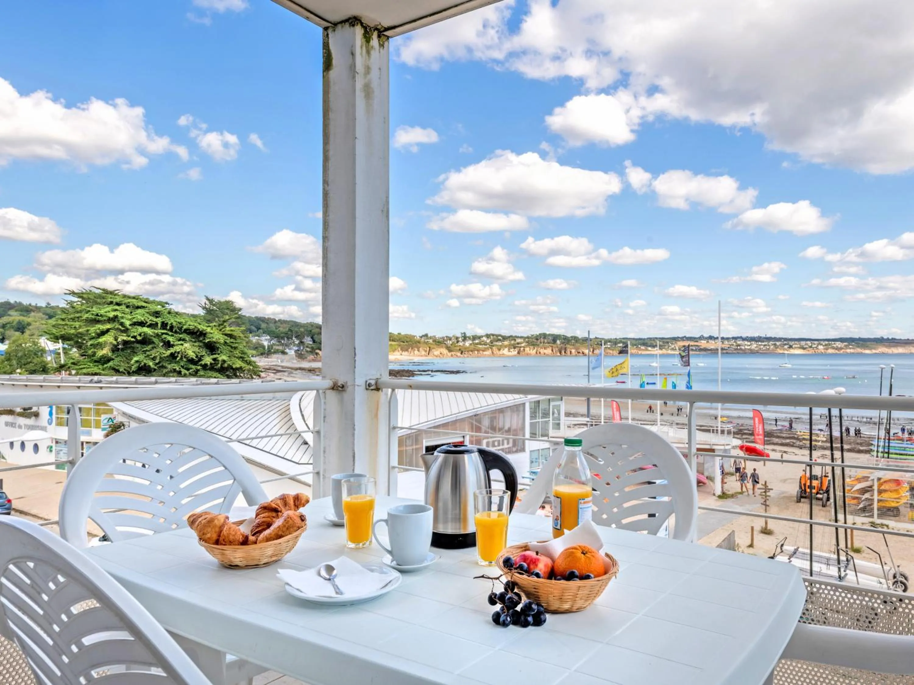 Breakfast in Vacancéole - Le Domaine de Bertheaume