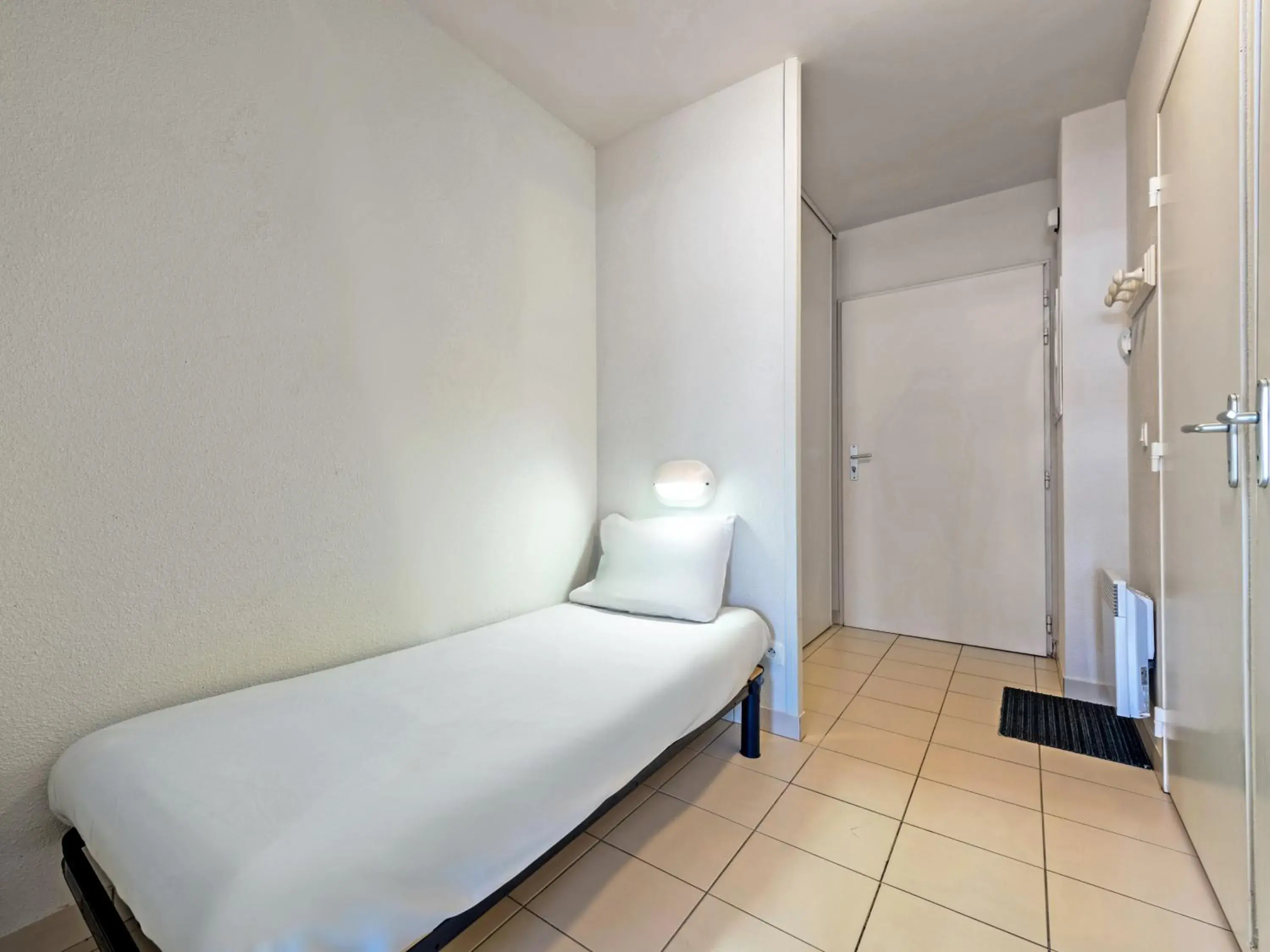 Photo of the whole room, Bed in Vacancéole - Le Domaine de Bertheaume Photo of the whole room, Bed in Vacancéole - Le Domaine de Bertheaume