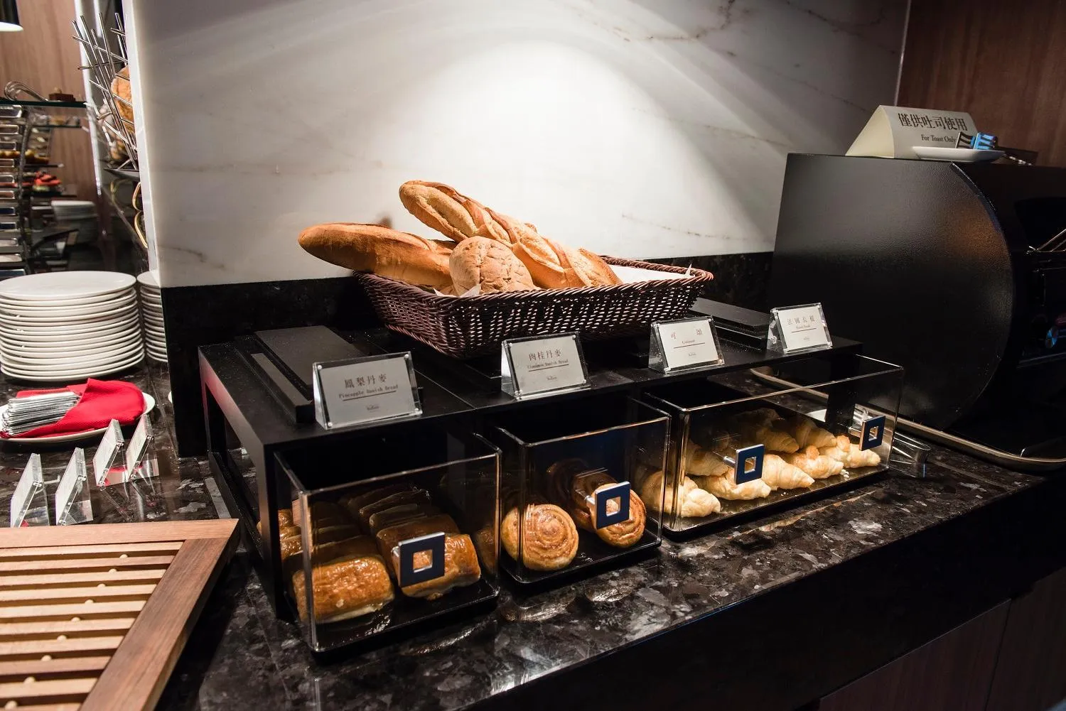 Restaurant/places to eat in Hotel Valletta