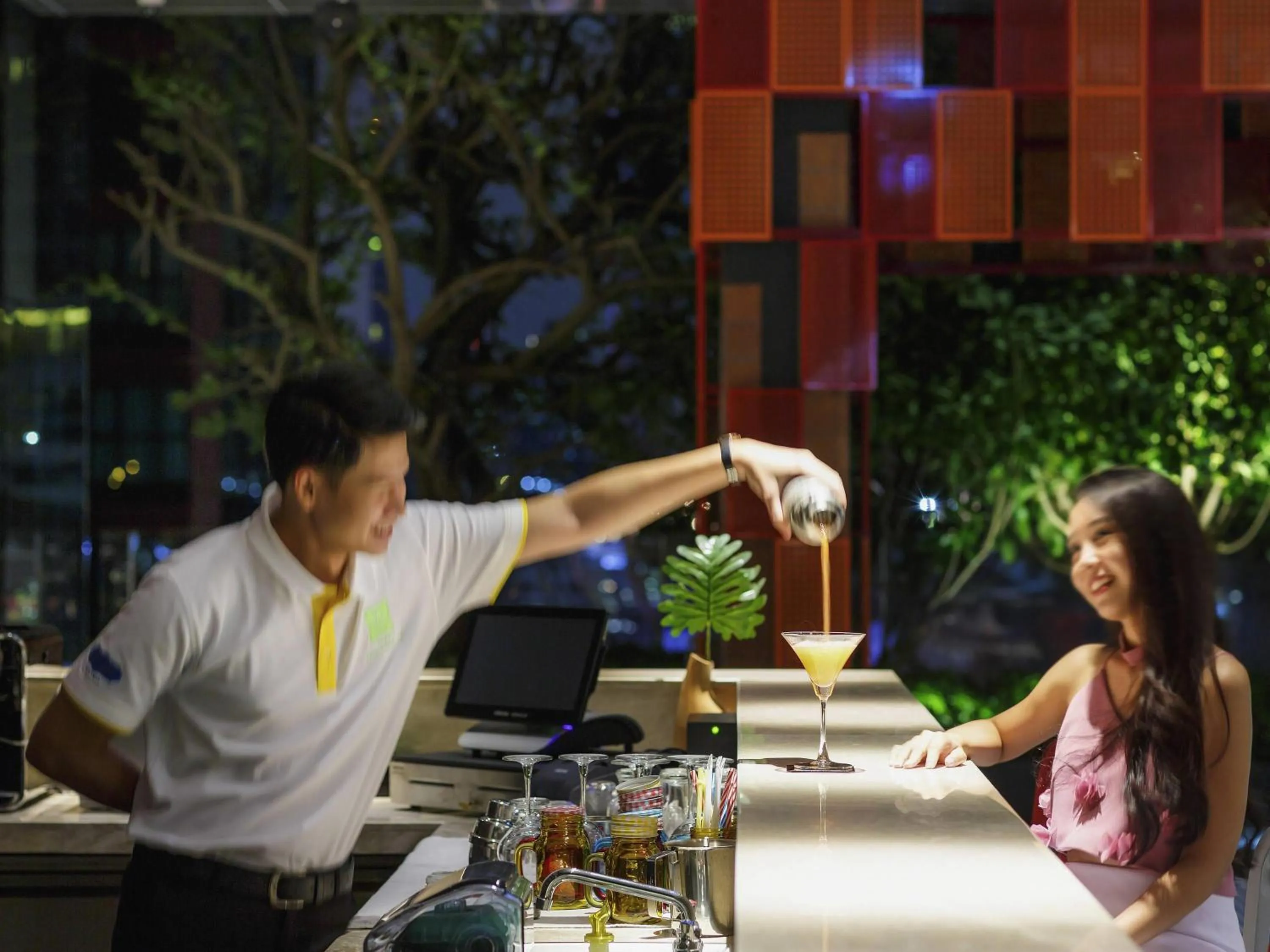 Lounge or bar in ibis Styles Bangkok Sukhumvit Phra Khanong
