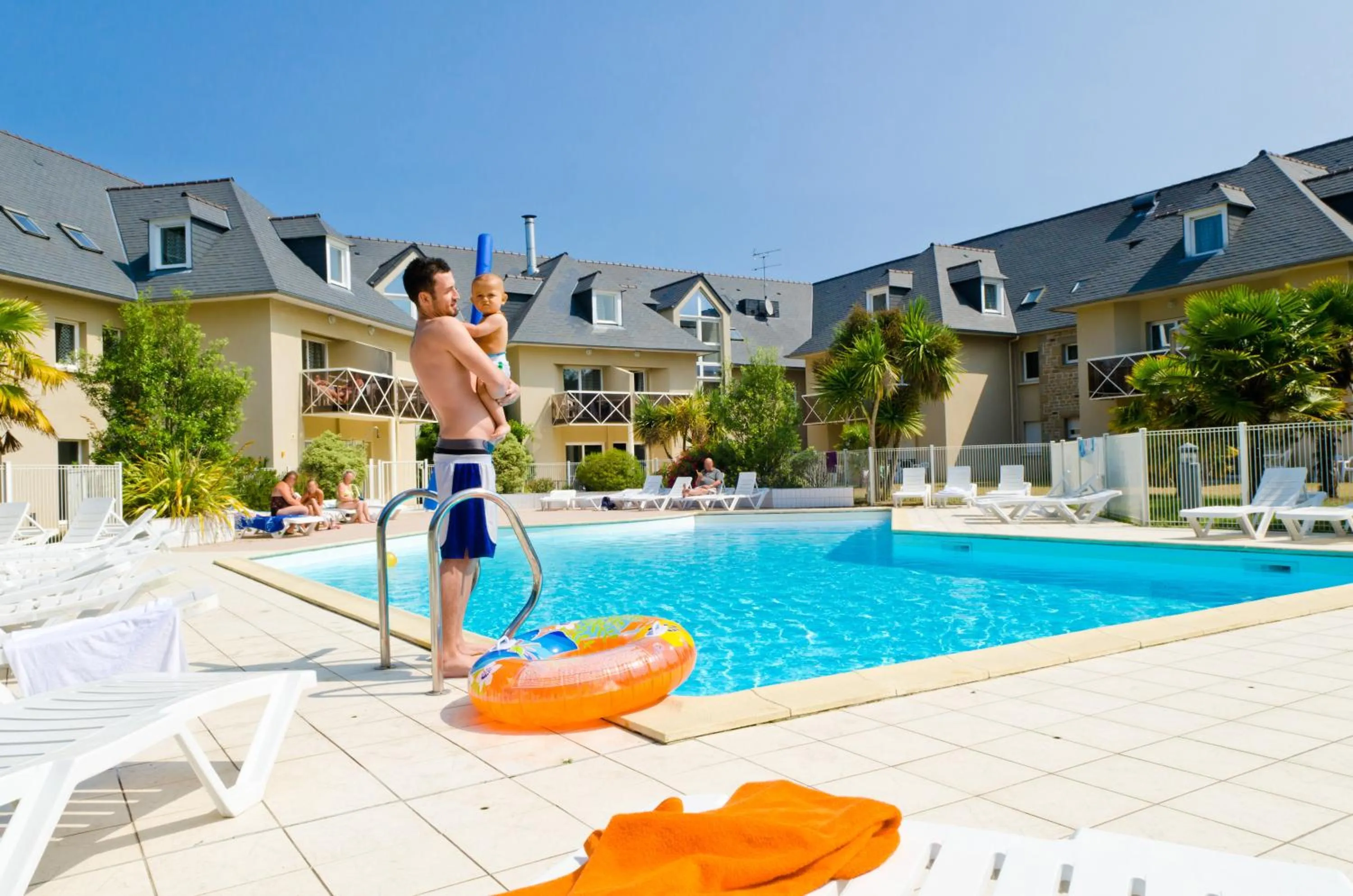 Swimming pool in Résidence Néméa Kermael