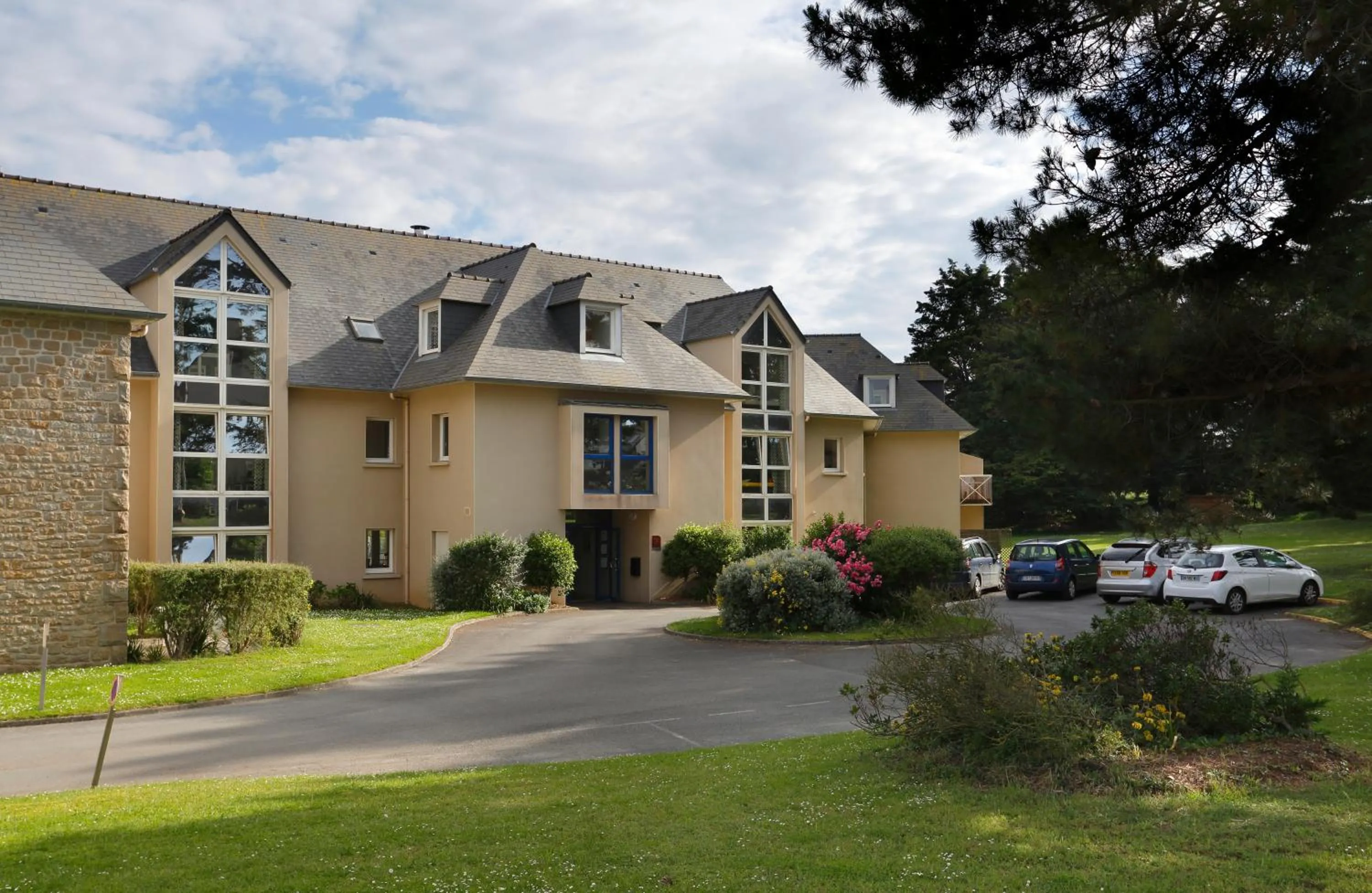 Facade/entrance in Résidence Néméa Kermael