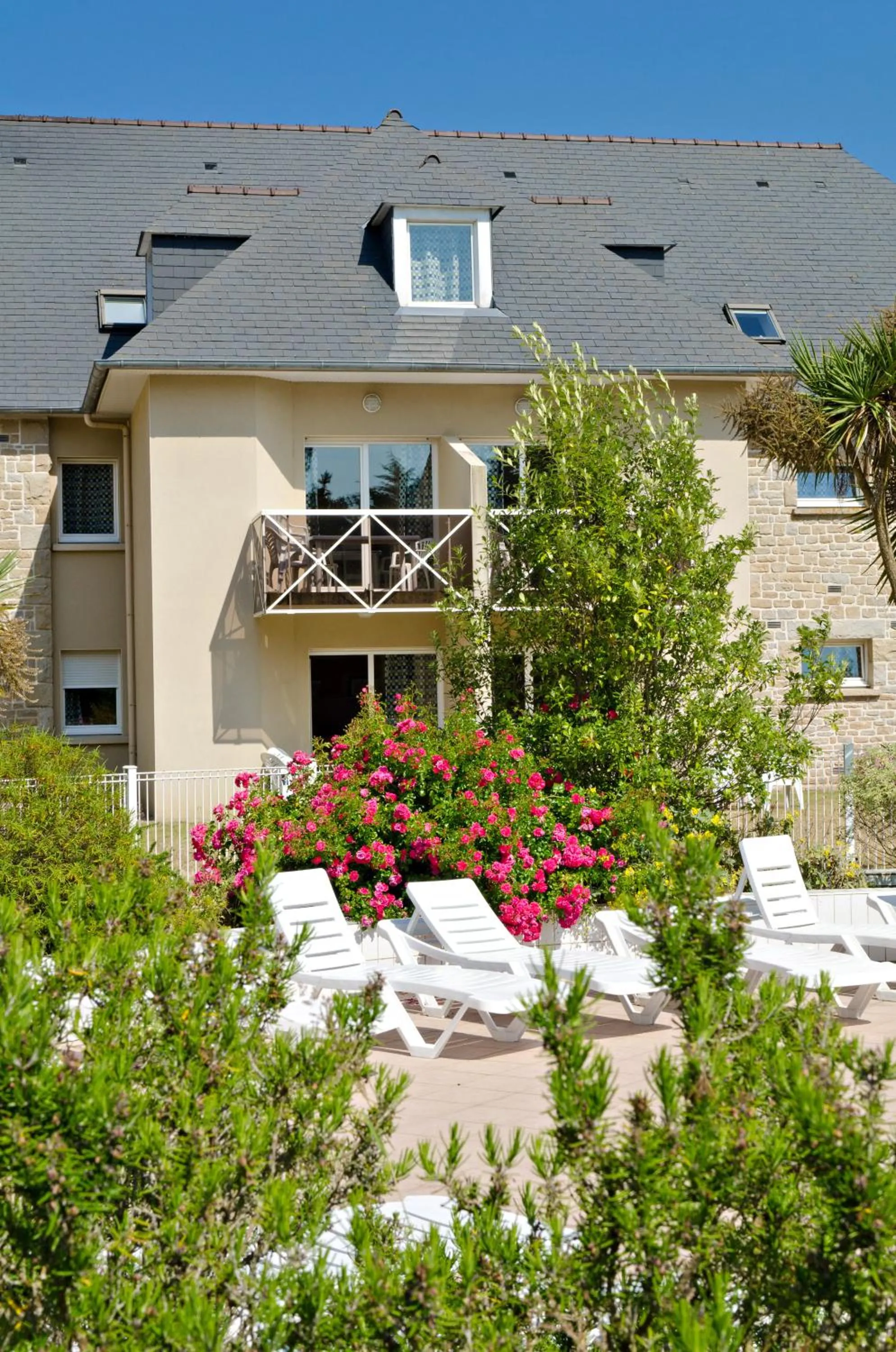 Facade/entrance in Résidence Néméa Kermael