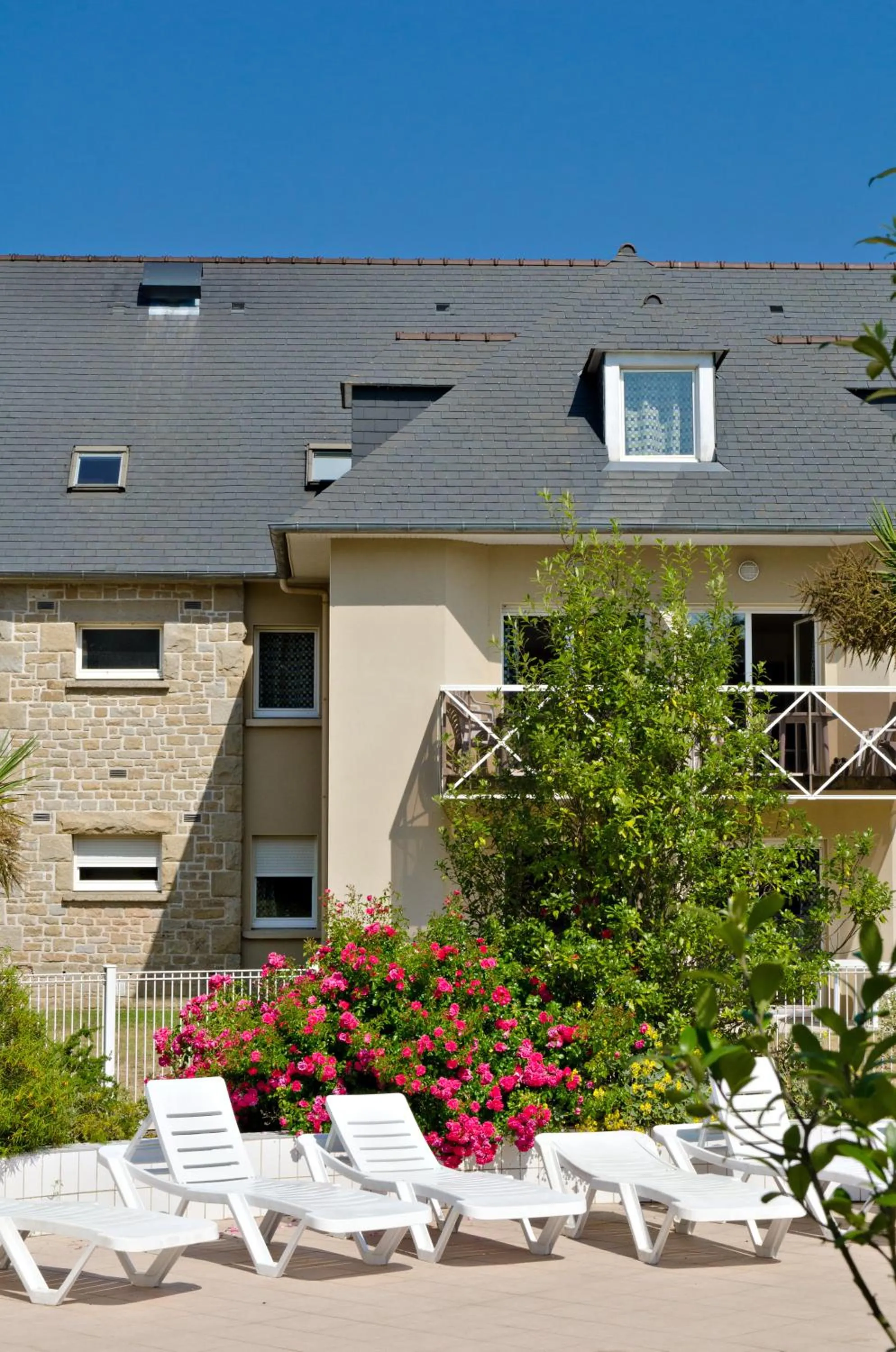 Facade/entrance in Résidence Néméa Kermael