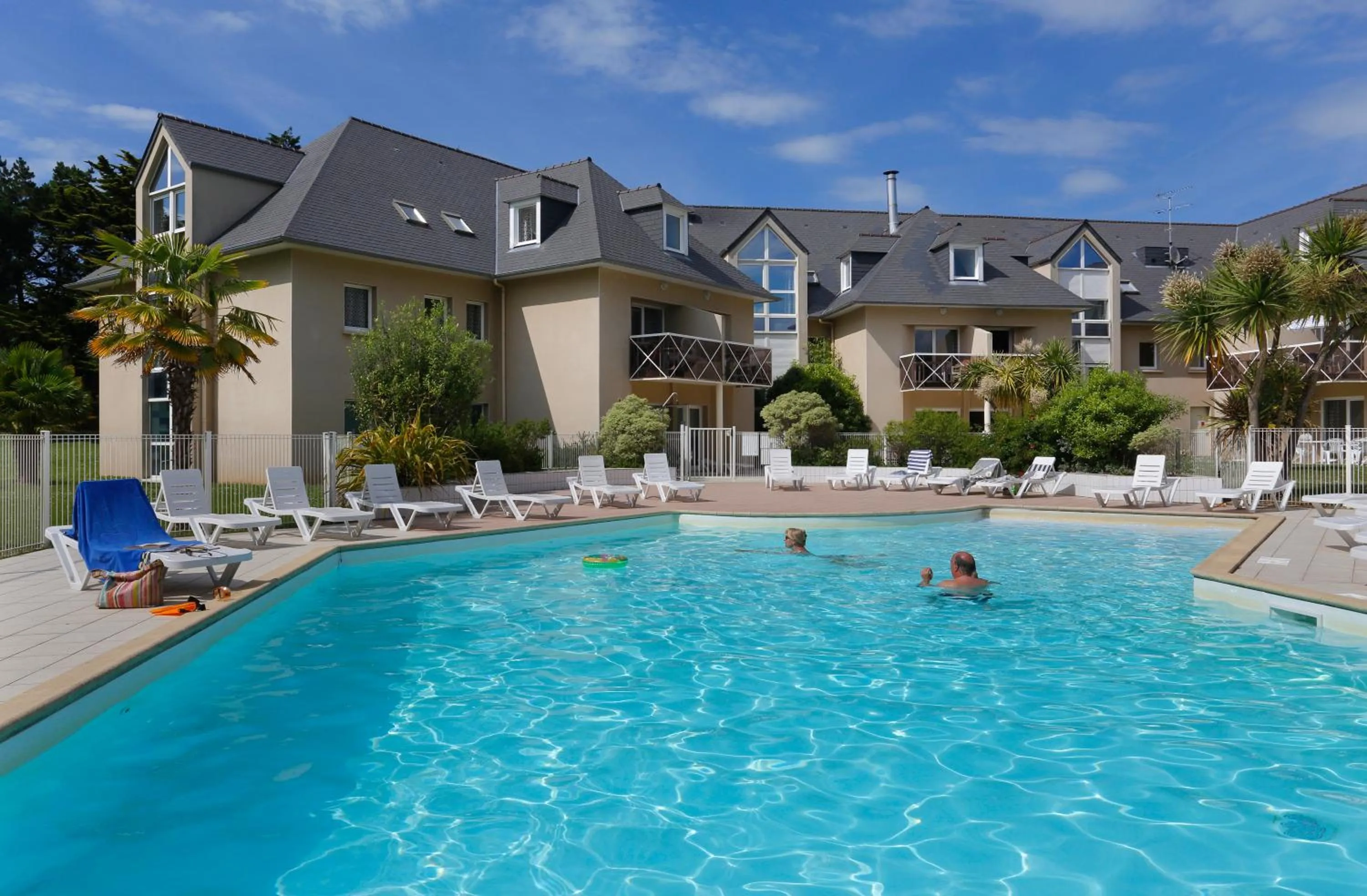 Swimming pool in Résidence Néméa Kermael