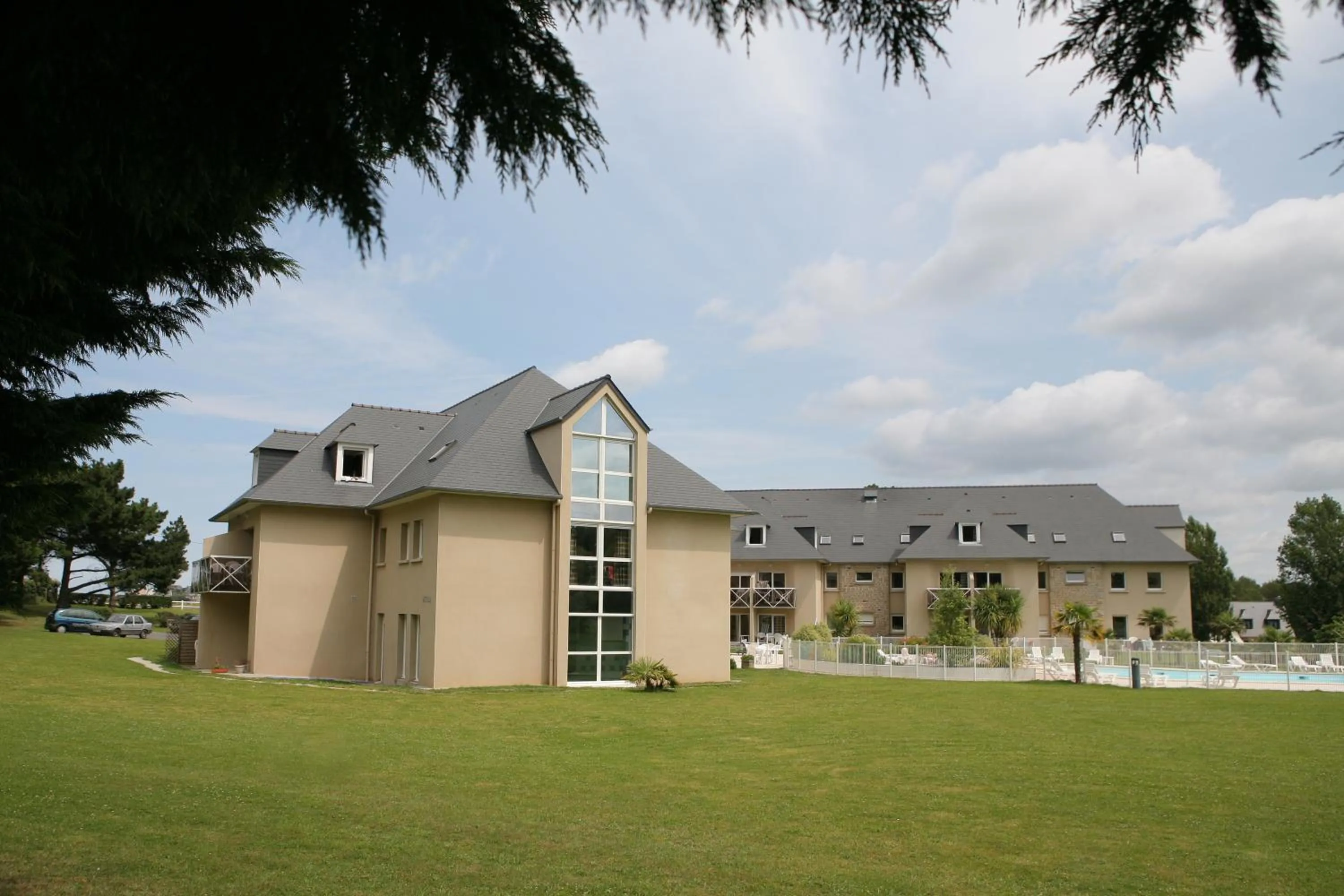 Facade/entrance in Résidence Néméa Kermael