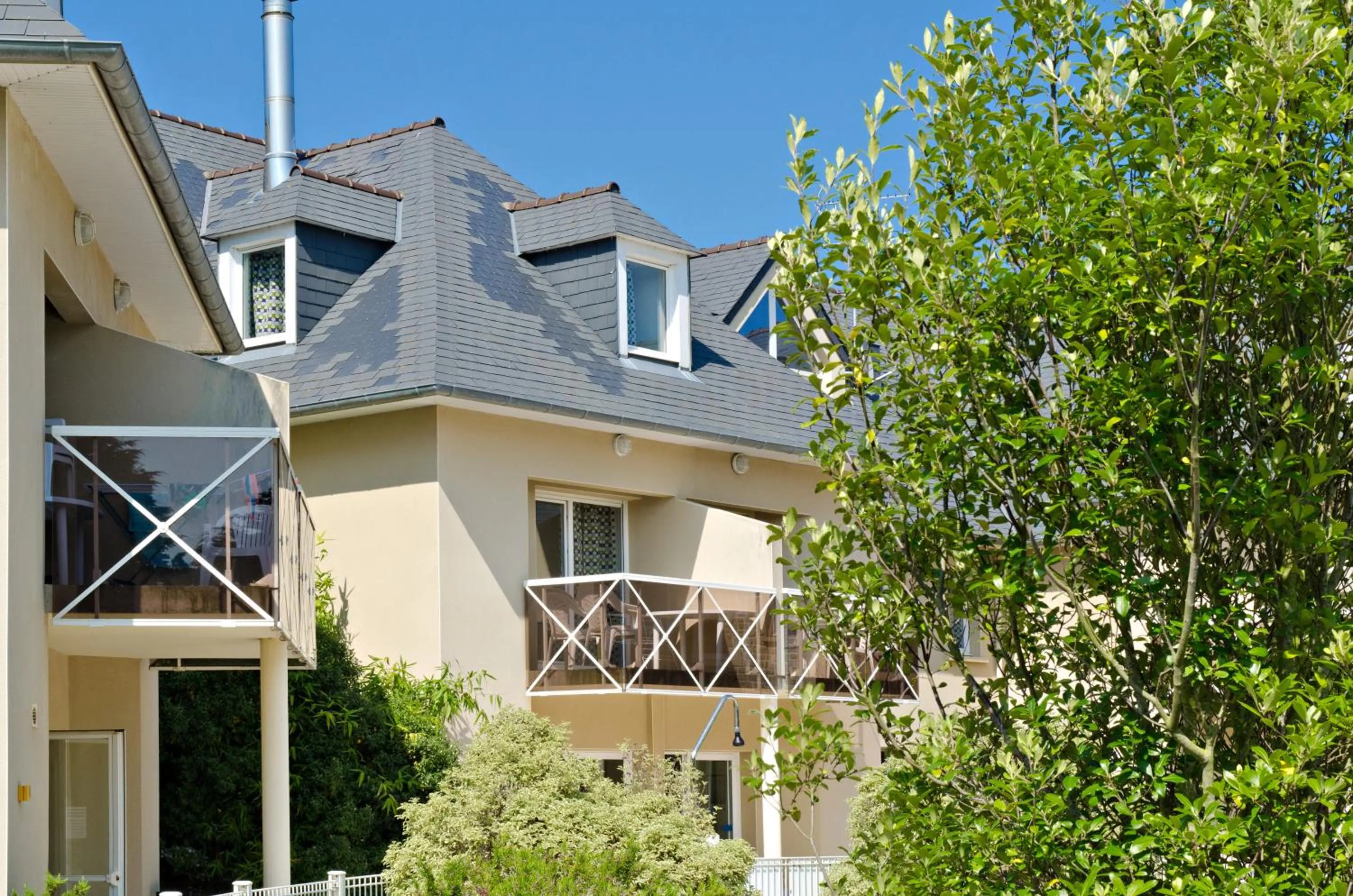 Facade/entrance in Résidence Néméa Kermael
