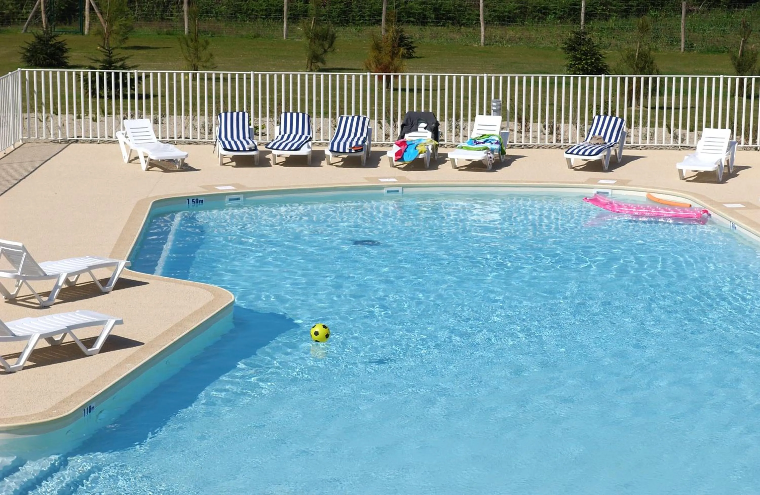 Swimming pool in Résidence Néméa Les Roches