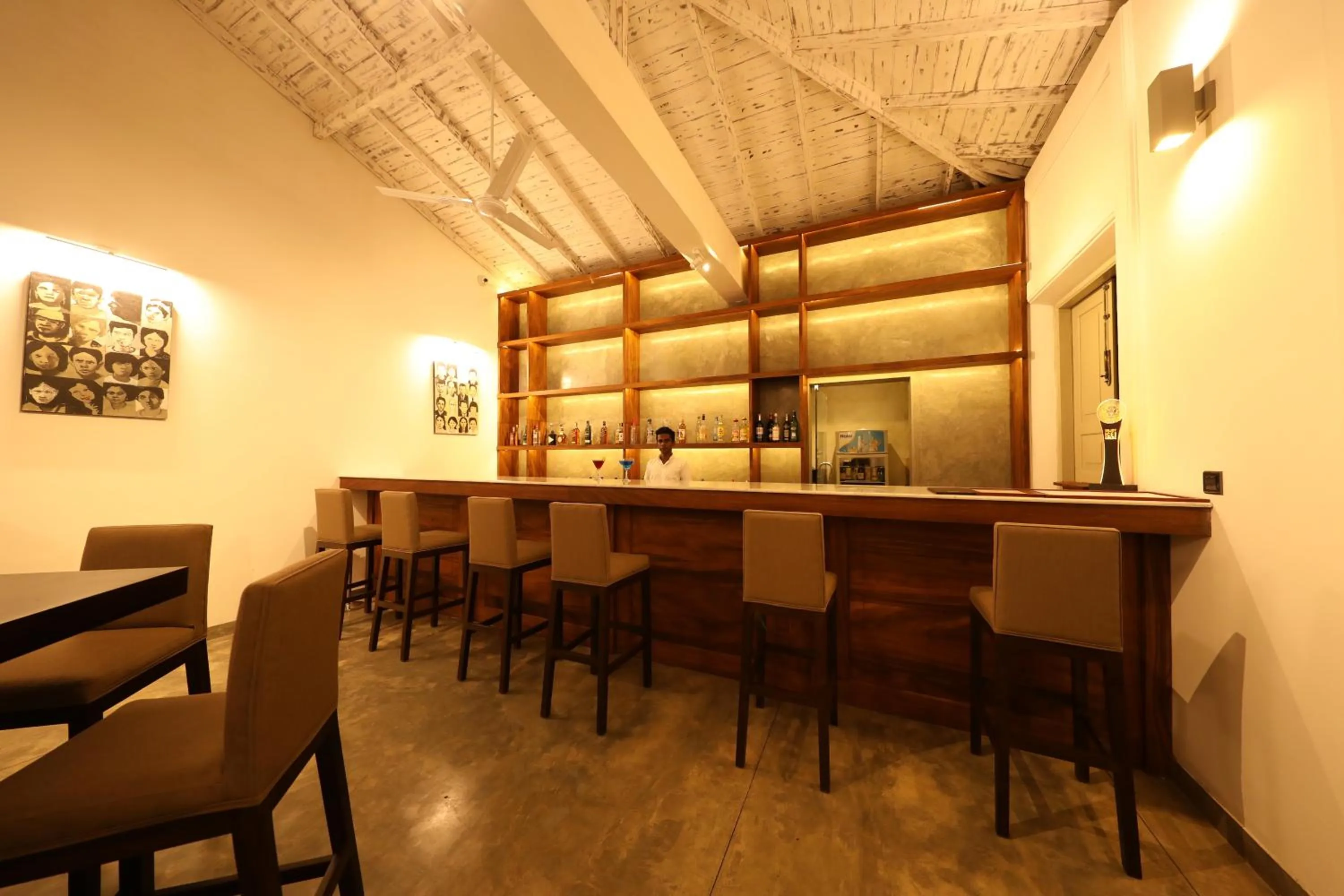 Lounge or bar in Era Beach