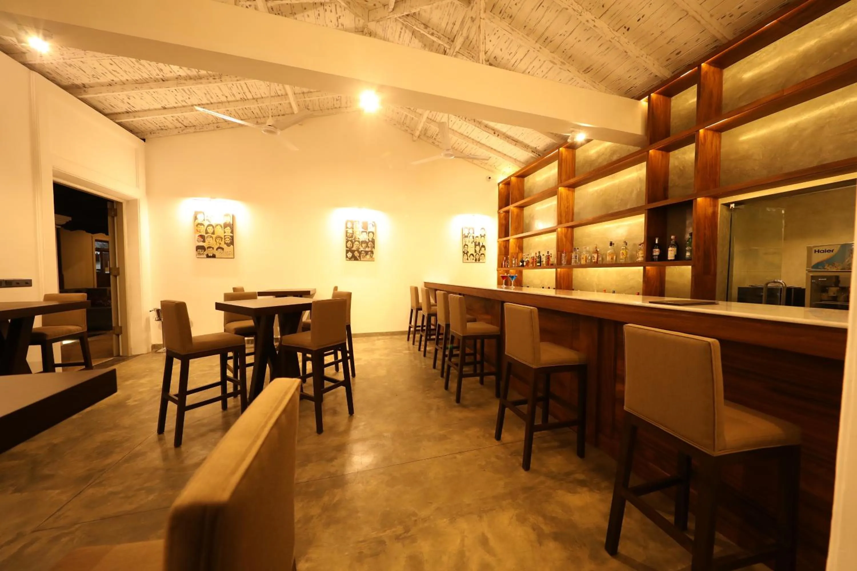 Lounge or bar in Era Beach