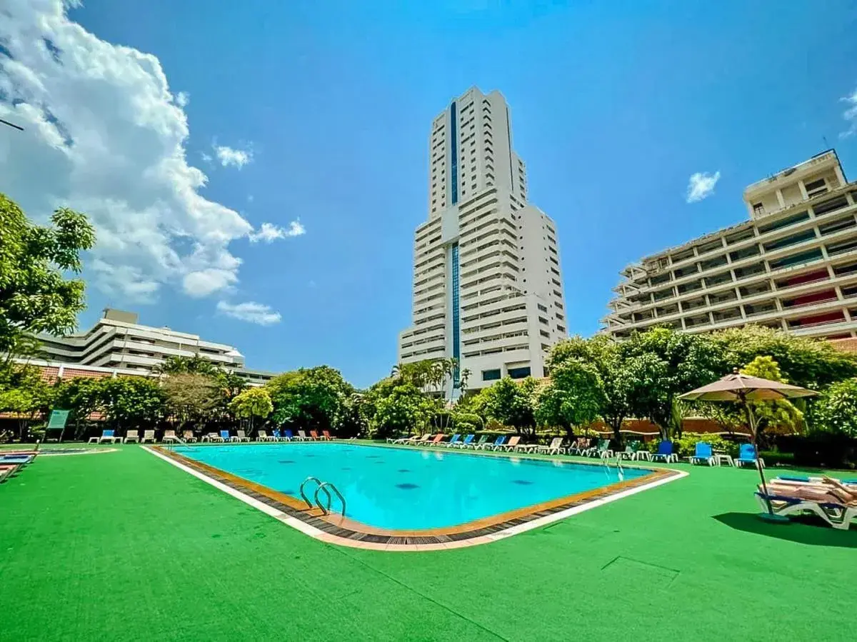 Swimming pool in Patong Resort Hotel - SHA Extra Plus Swimming pool in Patong Resort Hotel - SHA Extra Plus