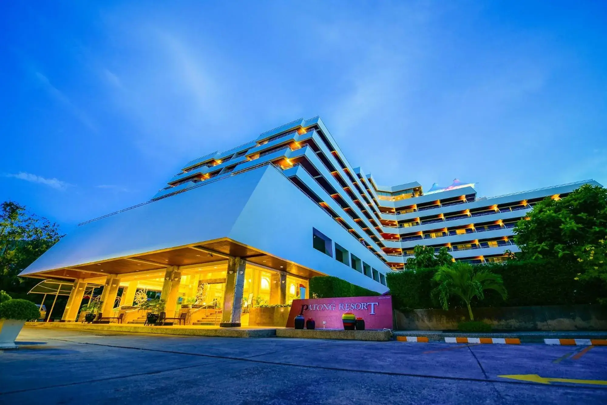 Property building in Patong Resort Hotel - SHA Extra Plus Property building in Patong Resort Hotel - SHA Extra Plus