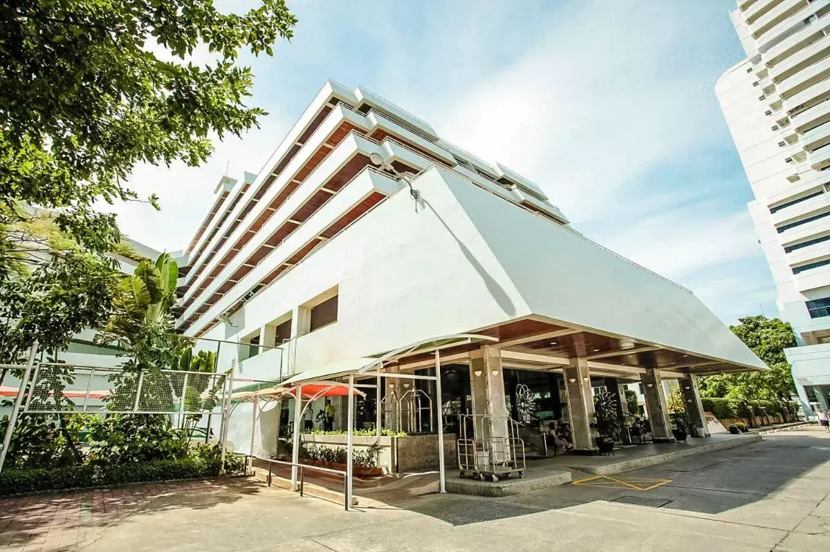 Property building in Patong Resort Hotel - SHA Extra Plus Property building in Patong Resort Hotel - SHA Extra Plus