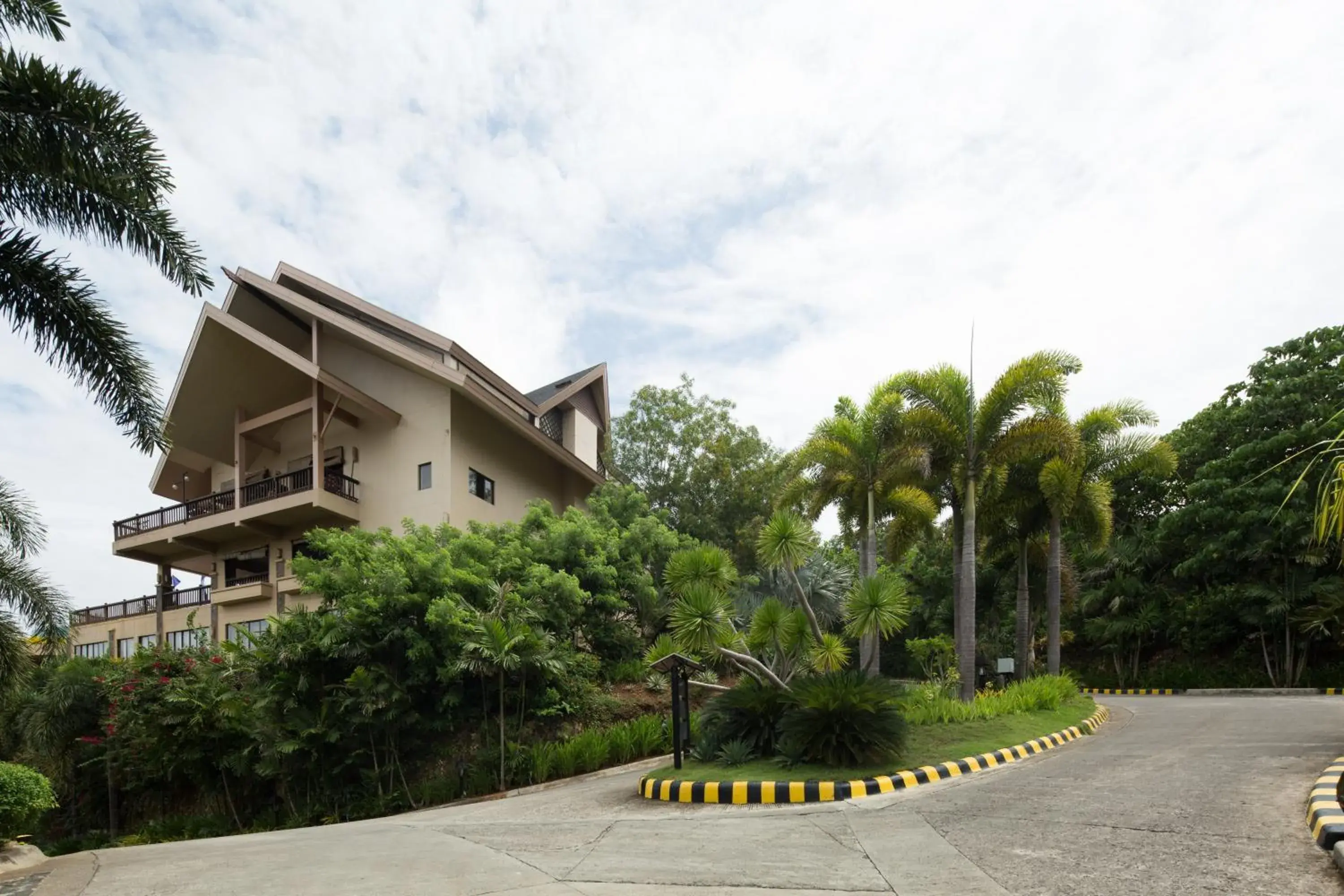 Property building in Alta Vista de Boracay Property building in Alta Vista de Boracay