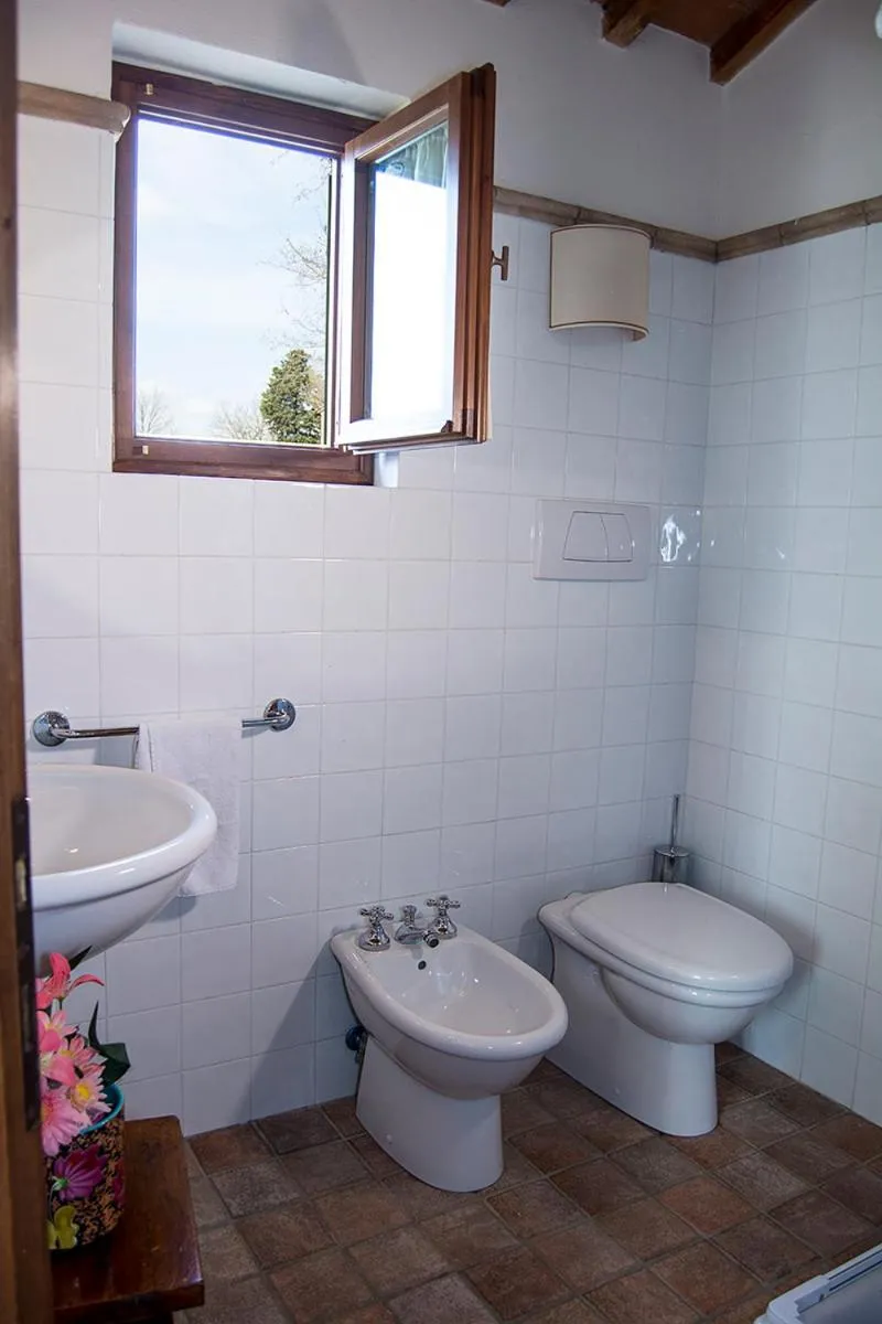 Bathroom in Agriturismo Torraiolo