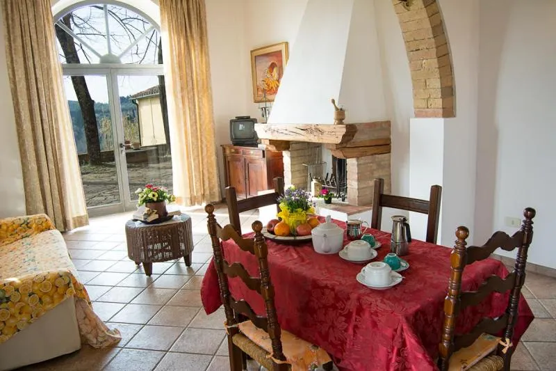 Dining area in Agriturismo Torraiolo