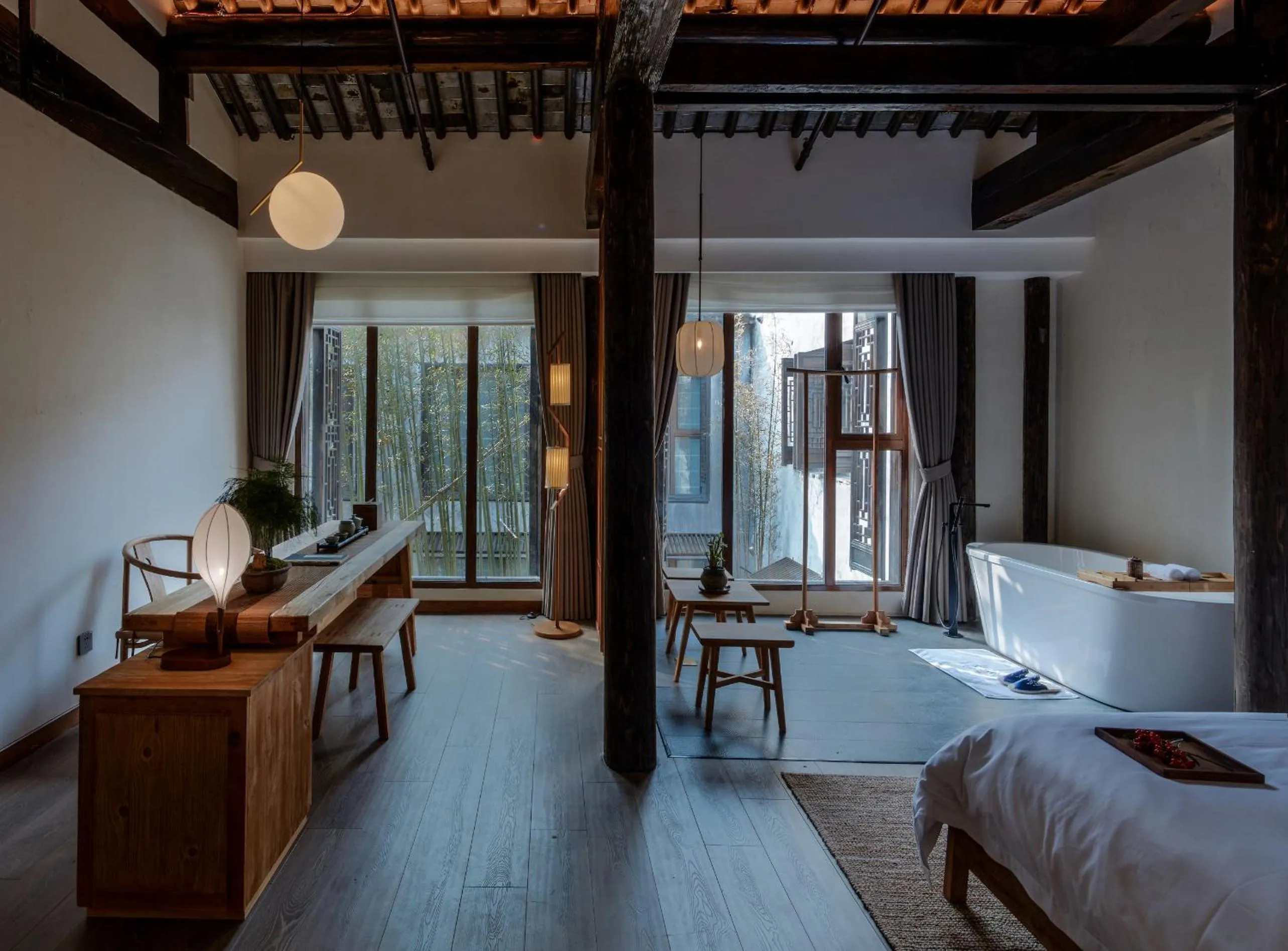 Photo of the whole room, Bed in Uin Oriental Hotel