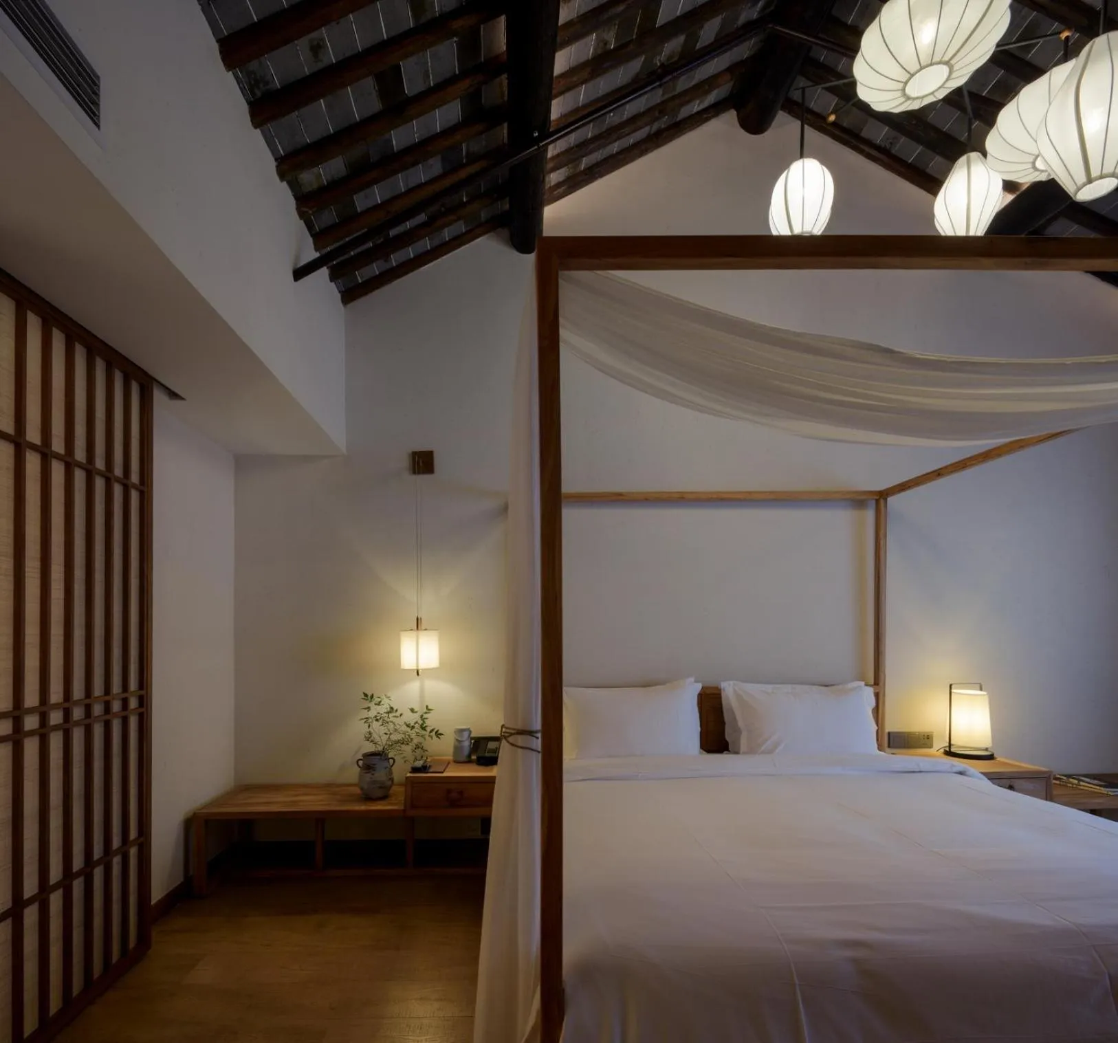 Bed in Uin Oriental Hotel