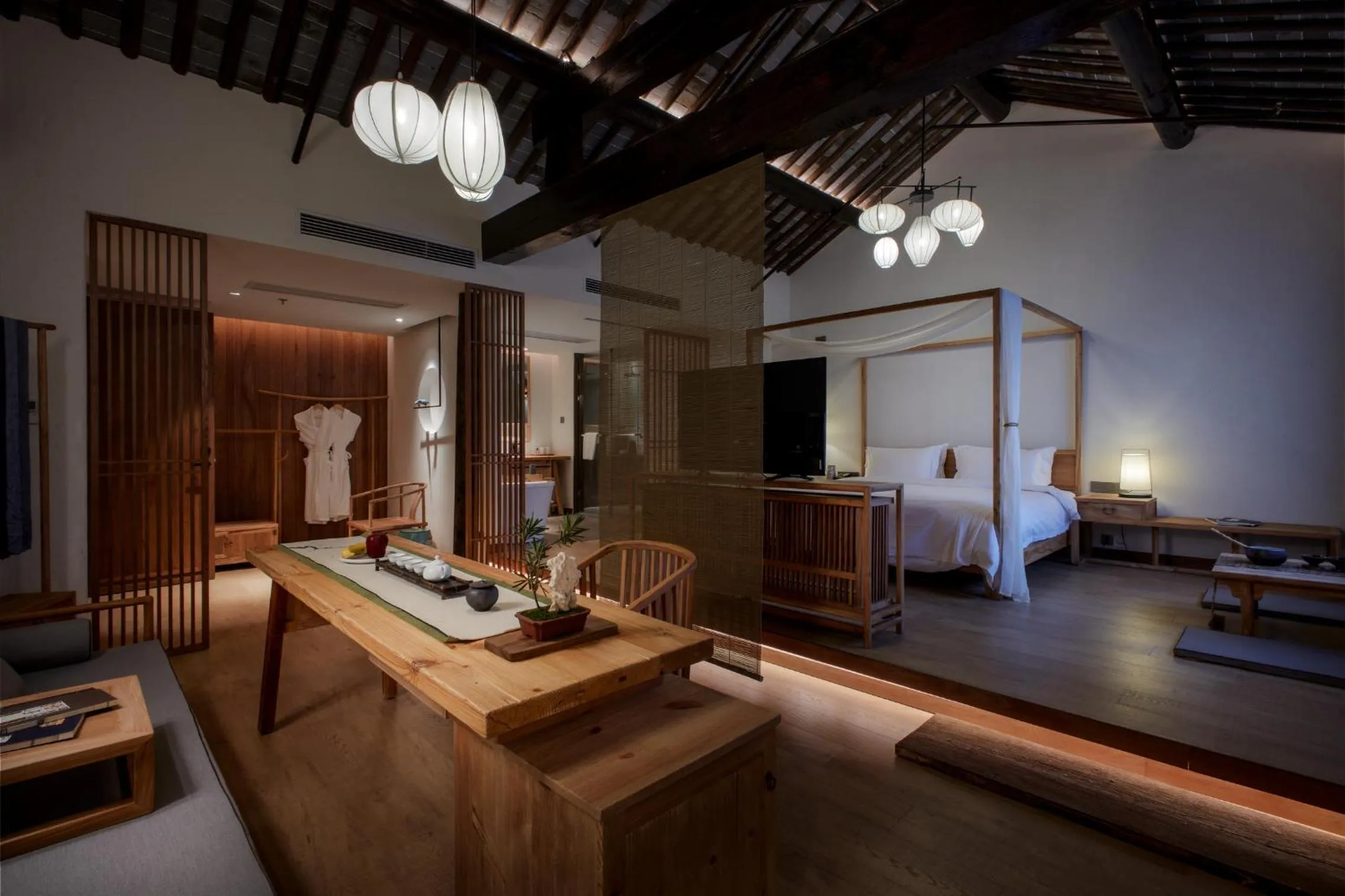 Photo of the whole room, Bed in Uin Oriental Hotel