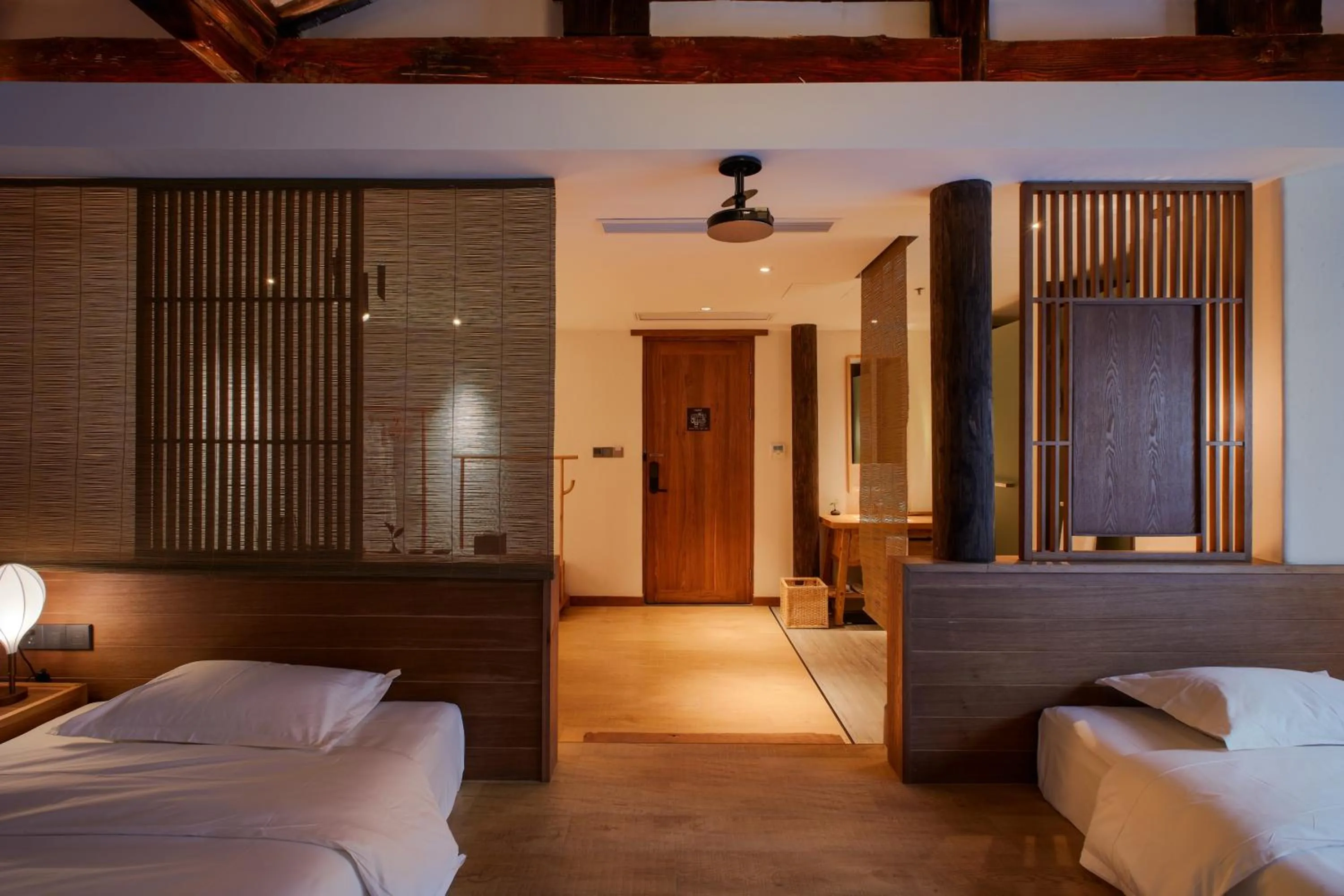 Photo of the whole room, Bed in Uin Oriental Hotel