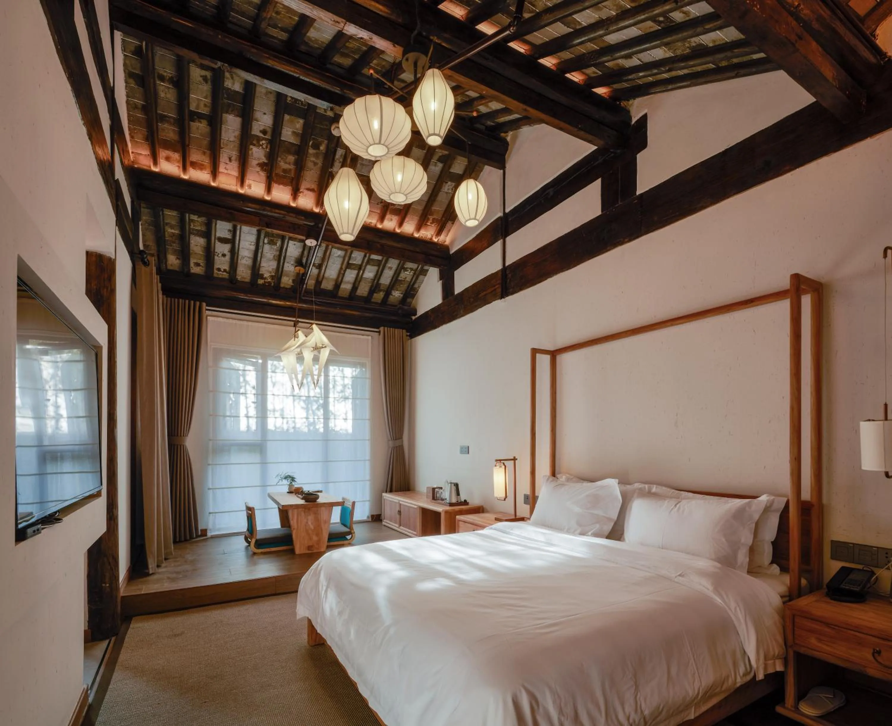 Photo of the whole room, Bed in Uin Oriental Hotel