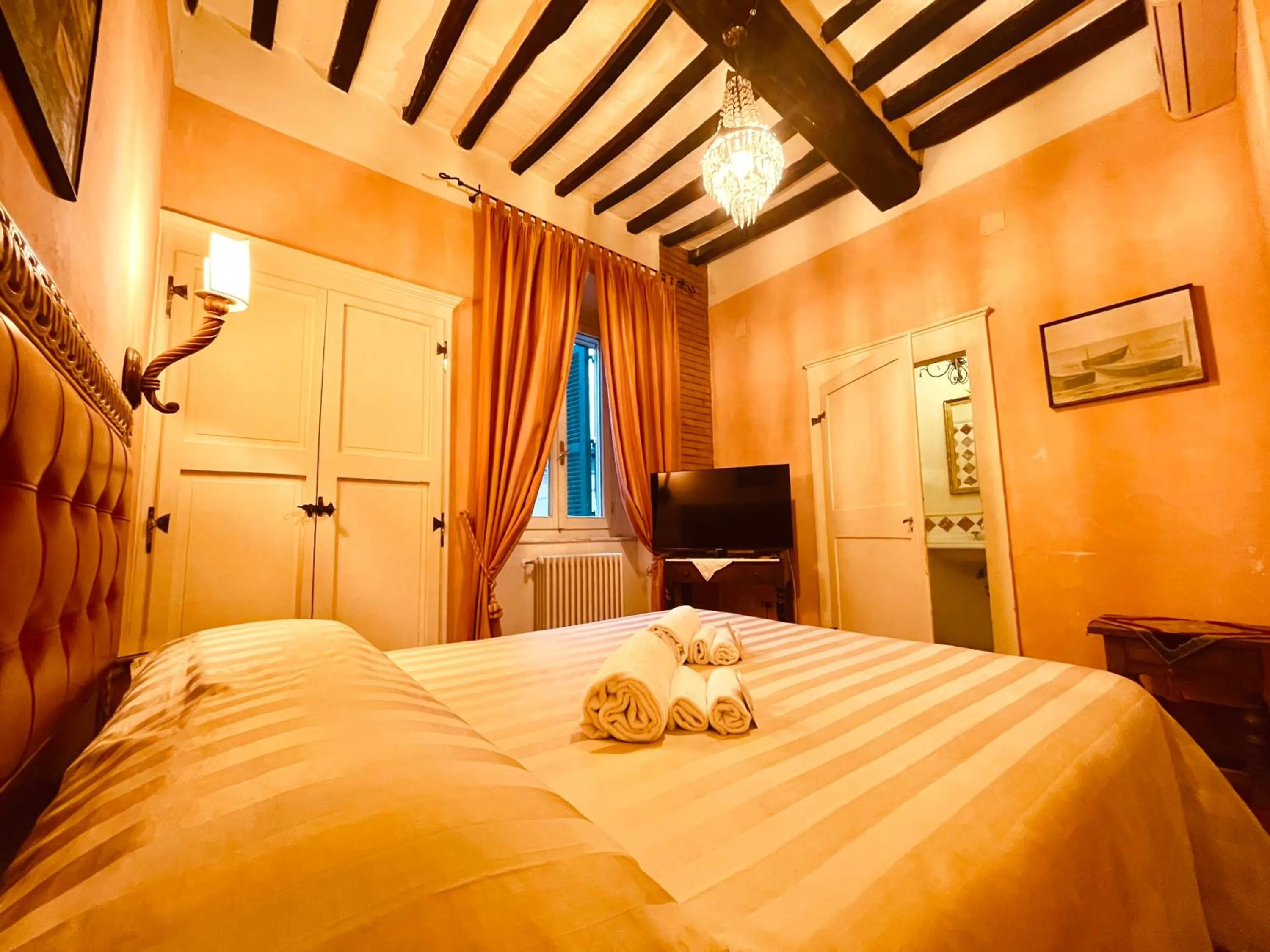 Photo of the whole room, Bed in Palazzo Barbini Dimora Storica