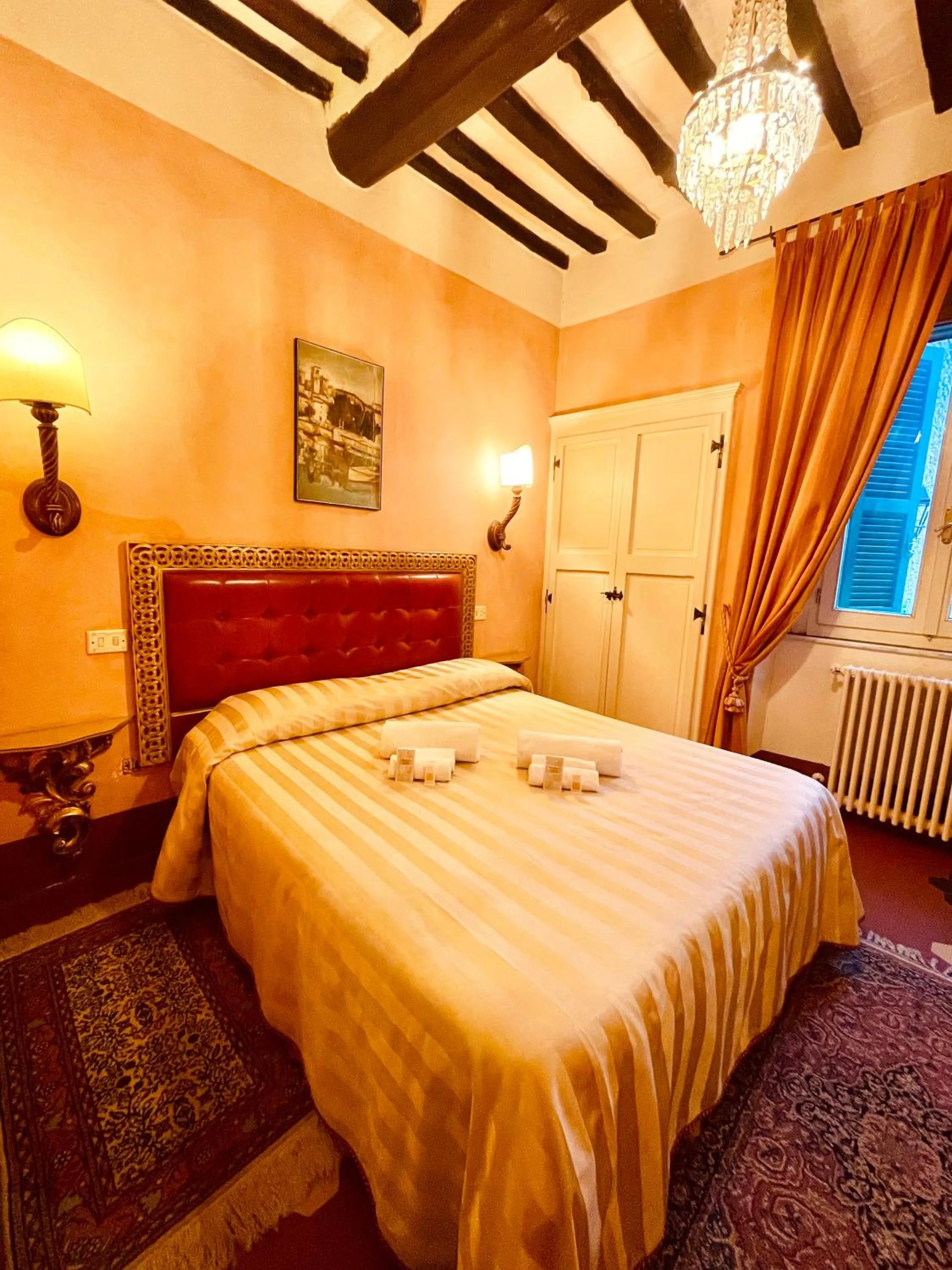 Photo of the whole room, Bed in Palazzo Barbini Dimora Storica