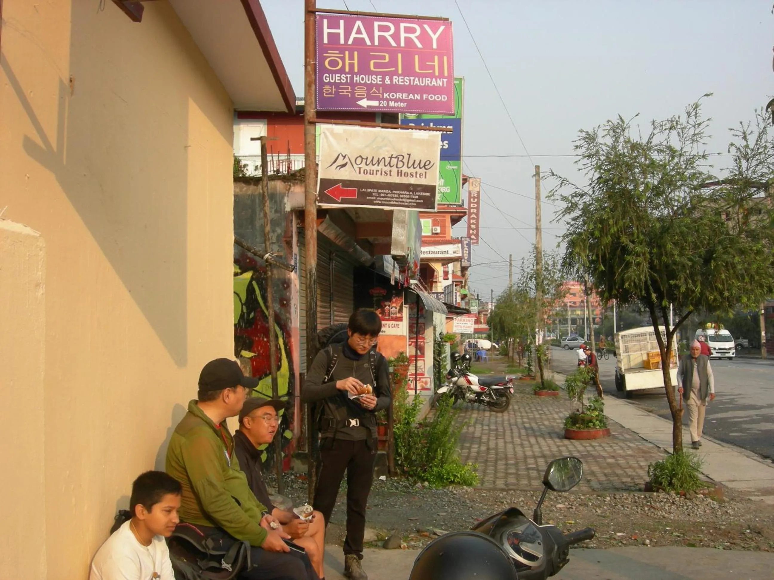 Guests in Harry Guest House & Restaurant