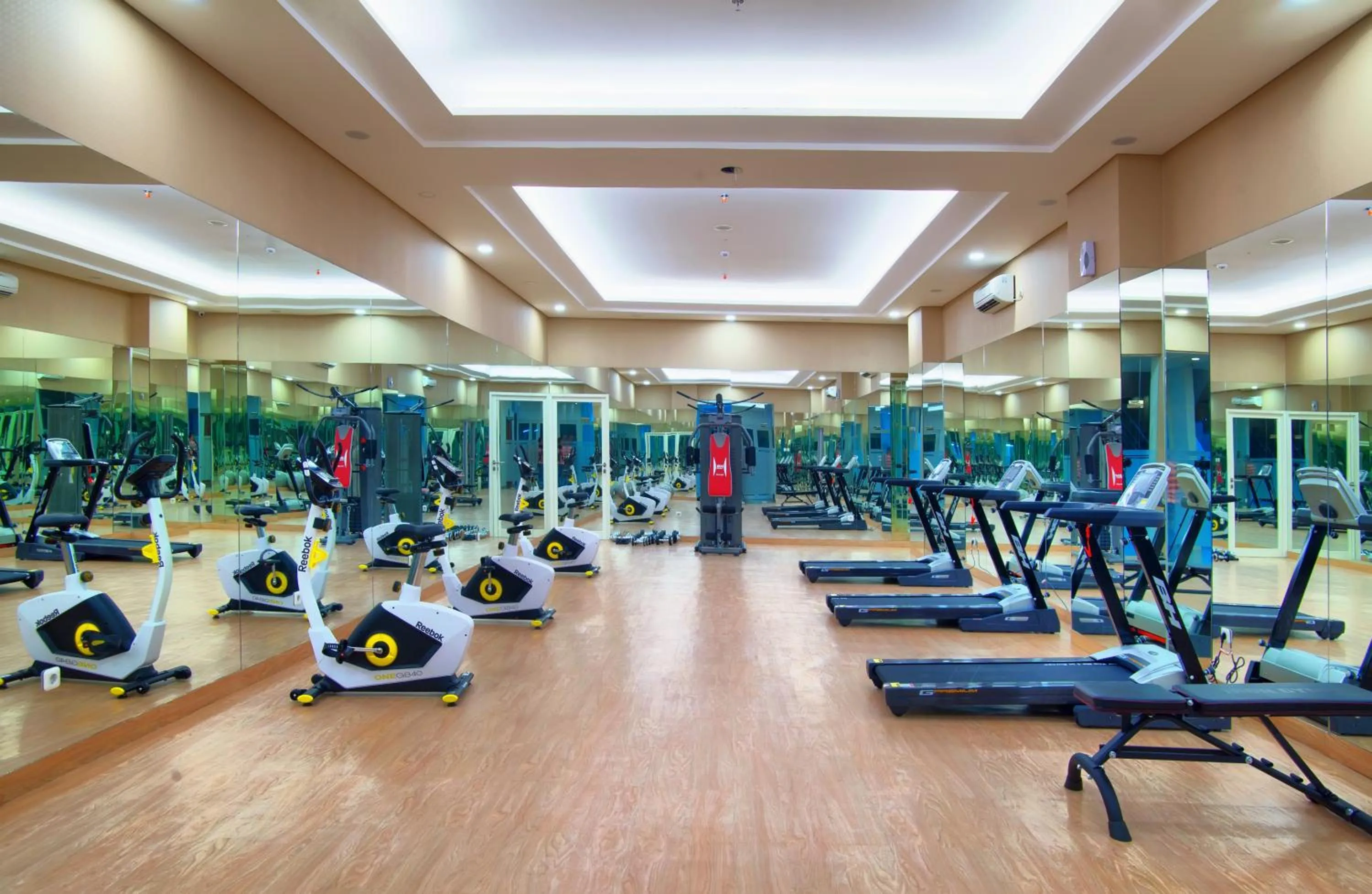 Fitness centre/facilities in Golden Tulip Essential Makassar
