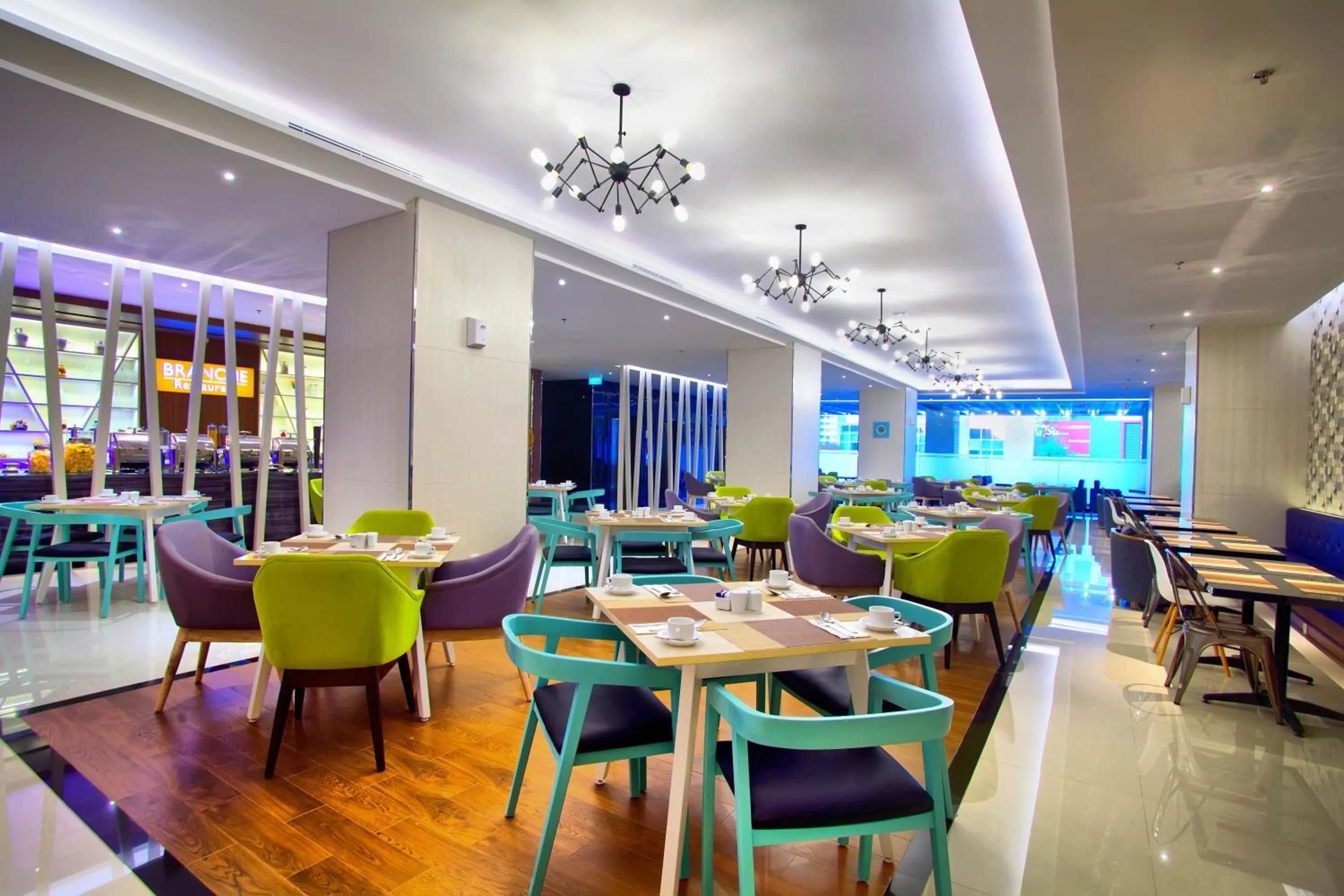Restaurant/places to eat in Golden Tulip Essential Makassar