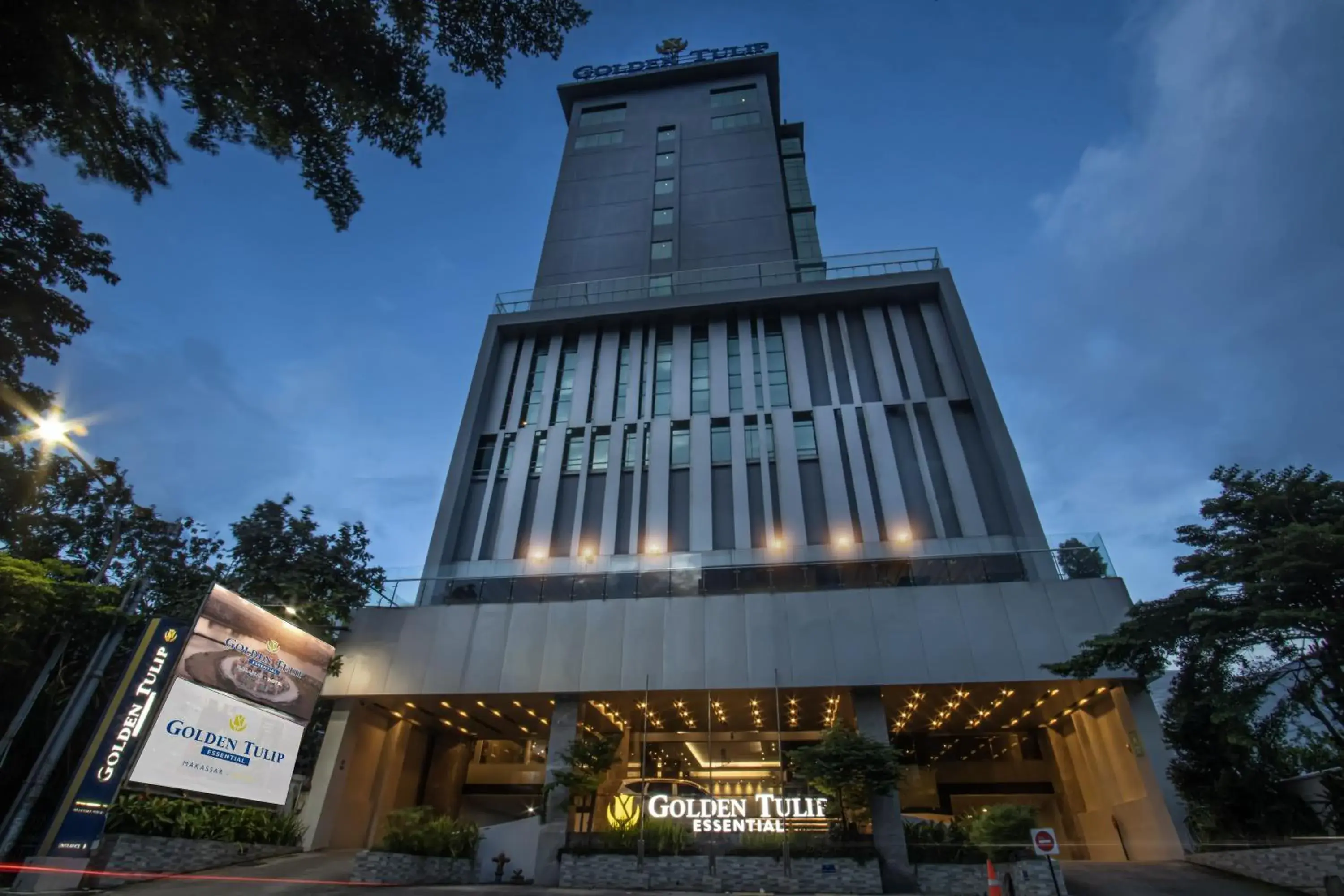 Property building in Golden Tulip Essential Makassar Property building in Golden Tulip Essential Makassar