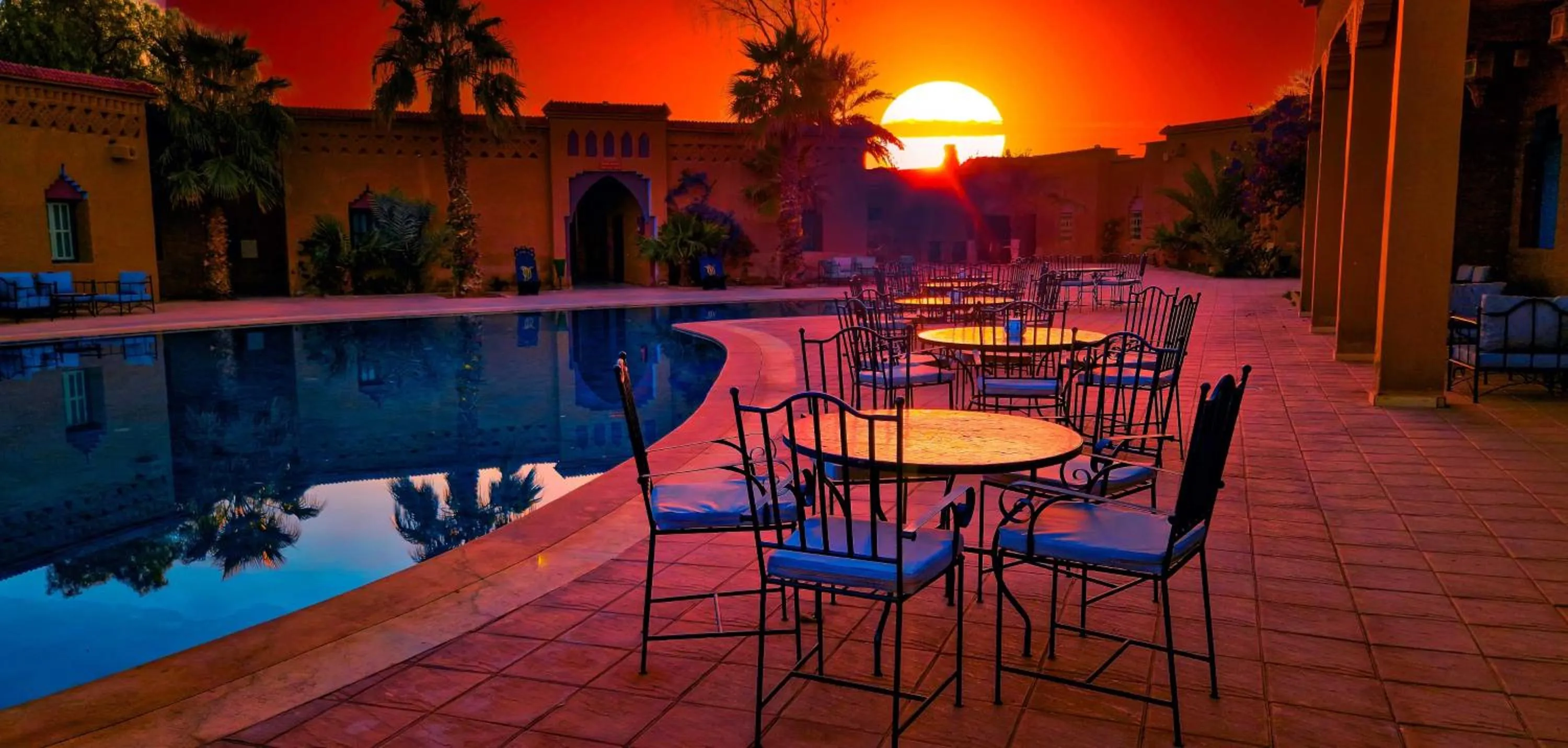 Restaurant/places to eat in Palm's Hotel Club