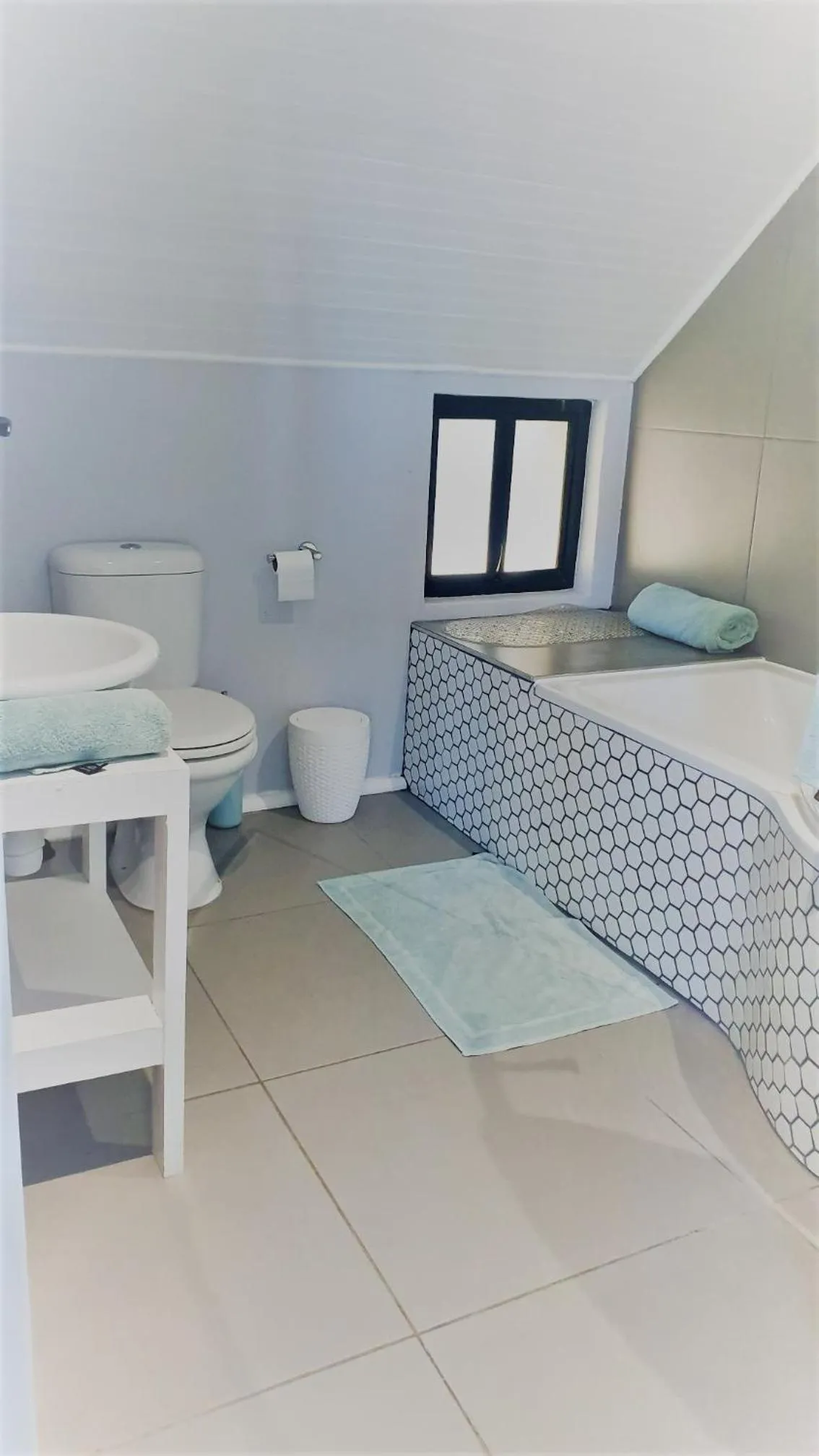 Toilet, Bed in Stoneridge farm