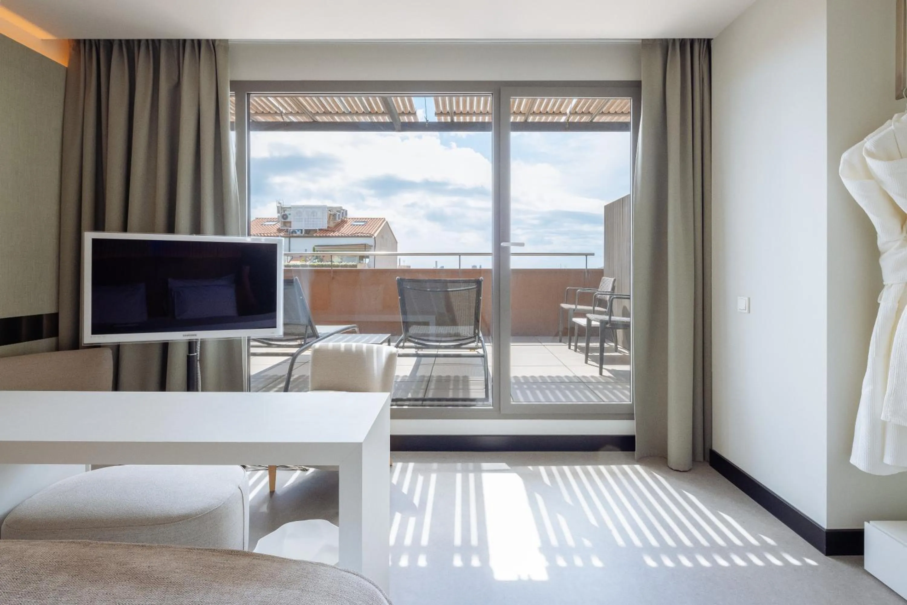 Balcony/Terrace, Bed in Hotel Arconte, Adults Only