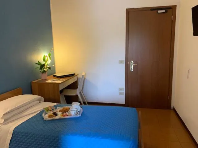 Bed in Albergo Papillon