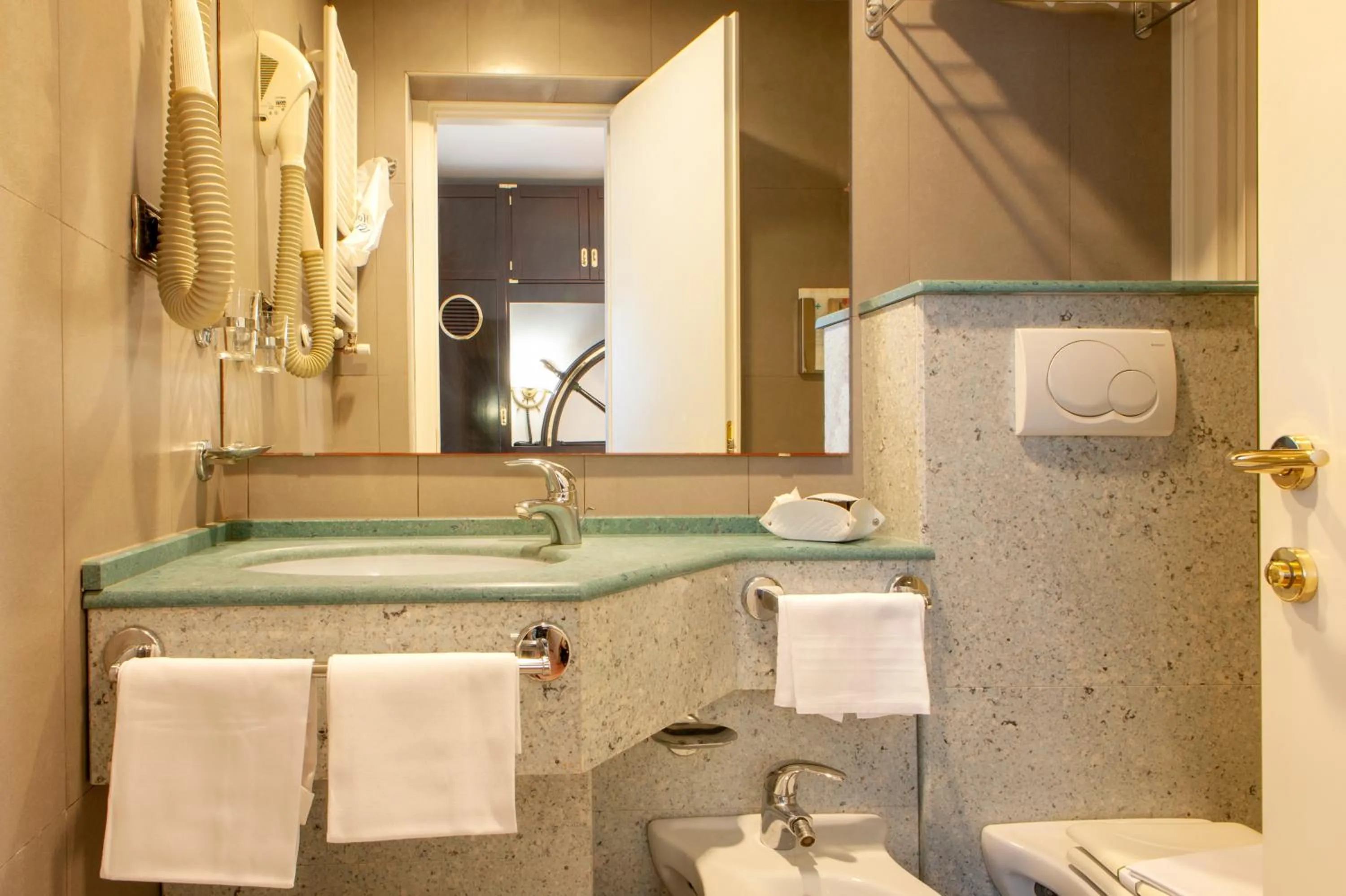 Bathroom in Hotel Villa Lo Scoglietto