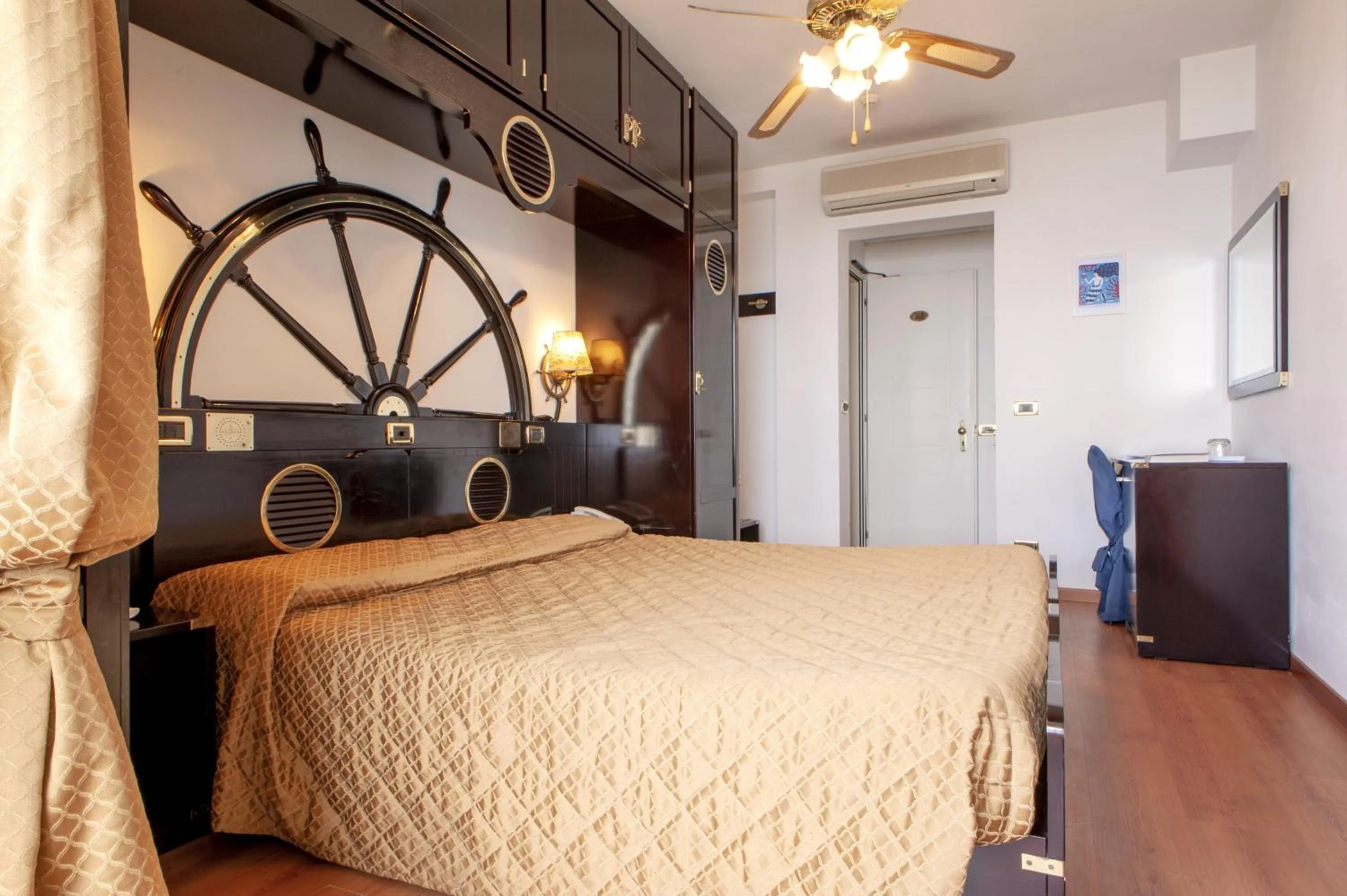 Bed in Hotel Villa Lo Scoglietto