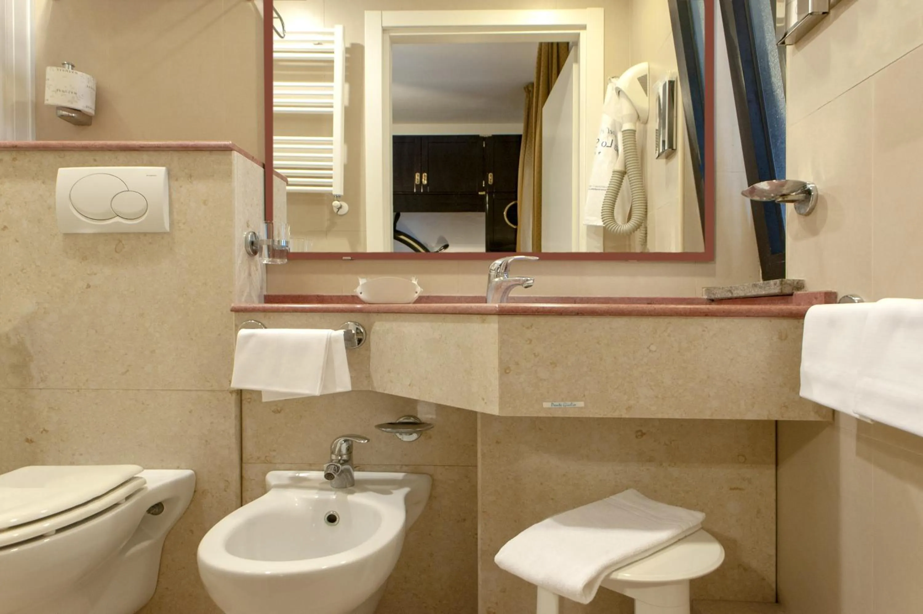 Bathroom in Hotel Villa Lo Scoglietto