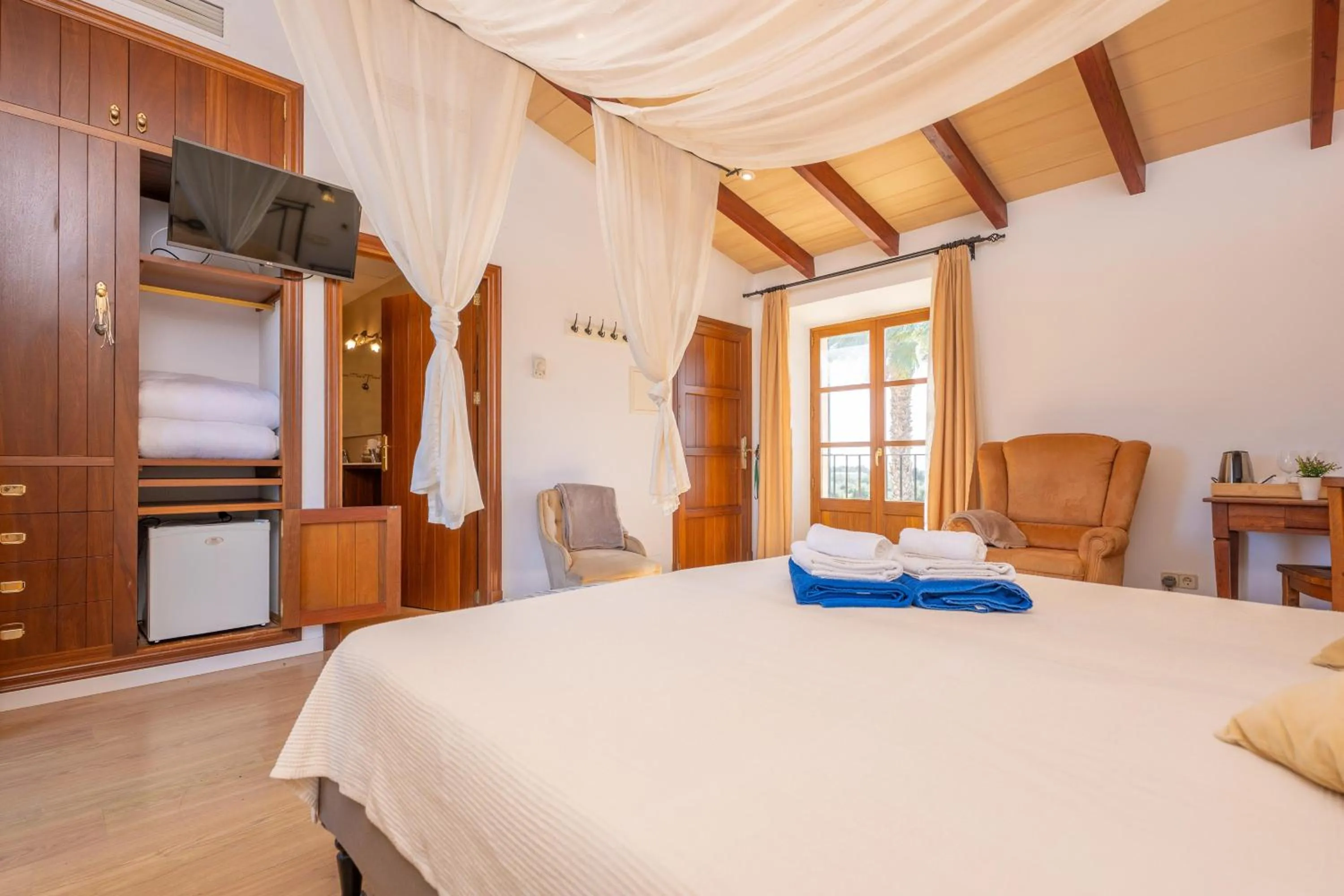 Bedroom, Bed in Agroturismo Mondrago -Antic Na Martina-