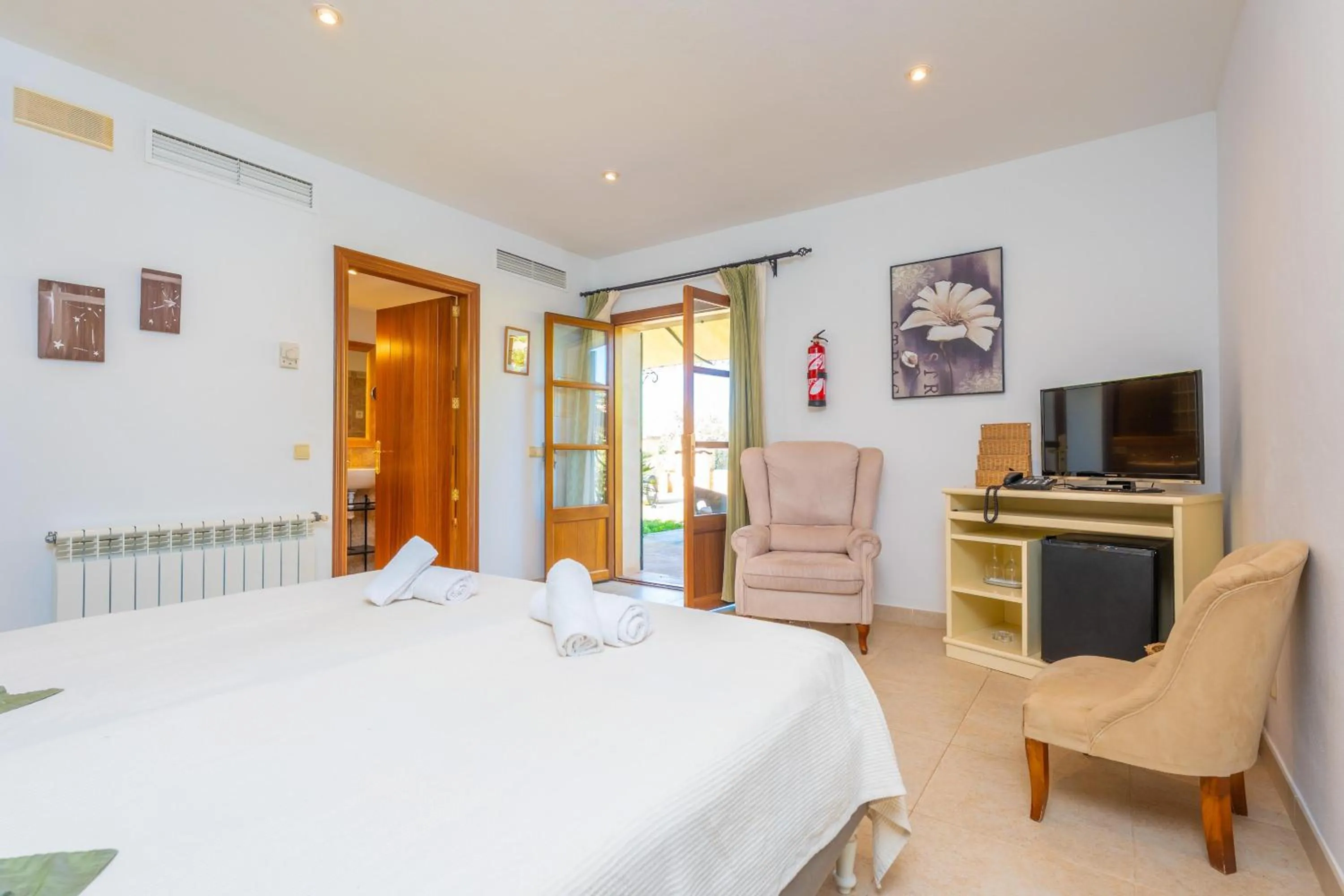 Bedroom, Bed in Agroturismo Mondrago -Antic Na Martina-