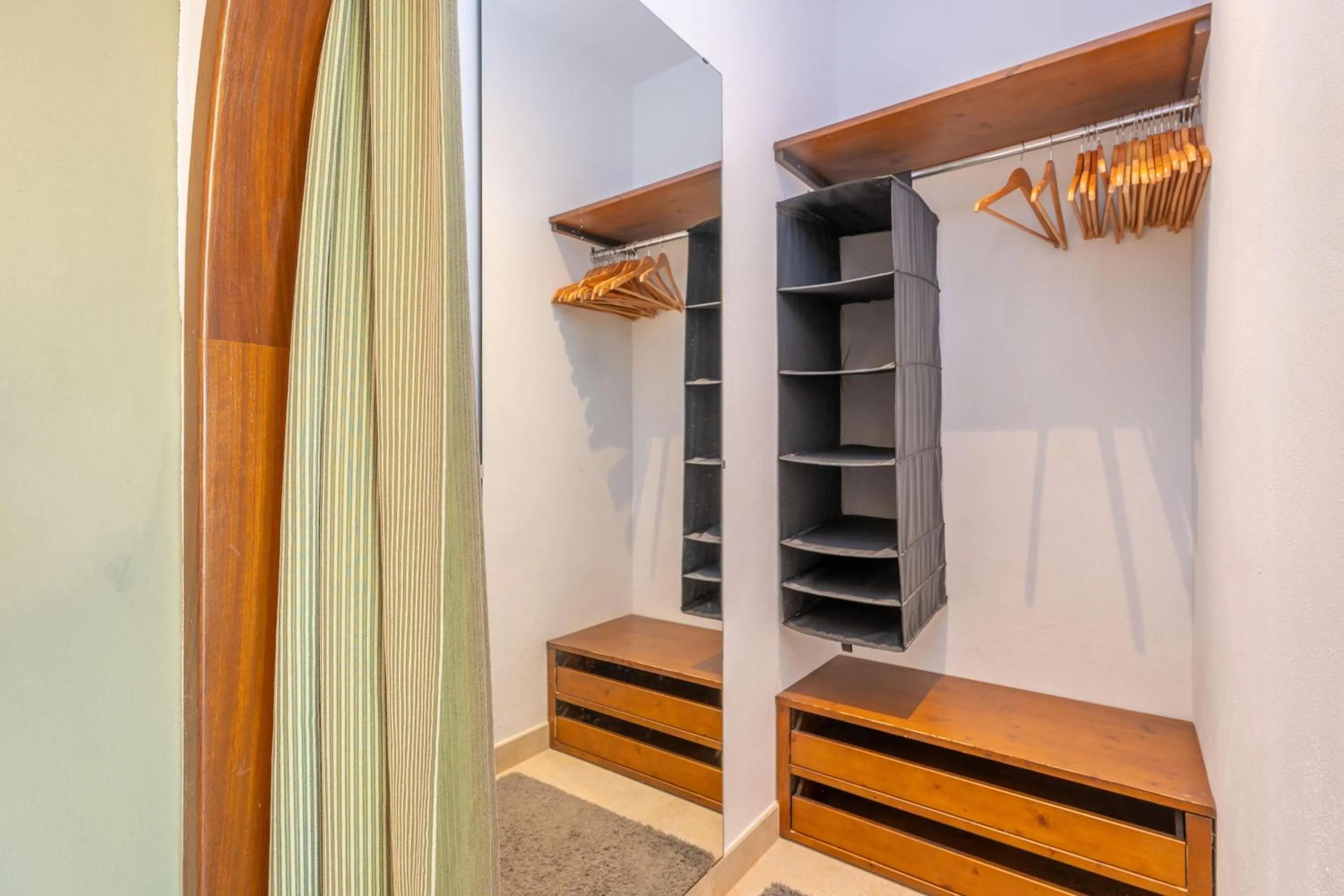 wardrobe in Agroturismo Mondrago -Antic Na Martina-