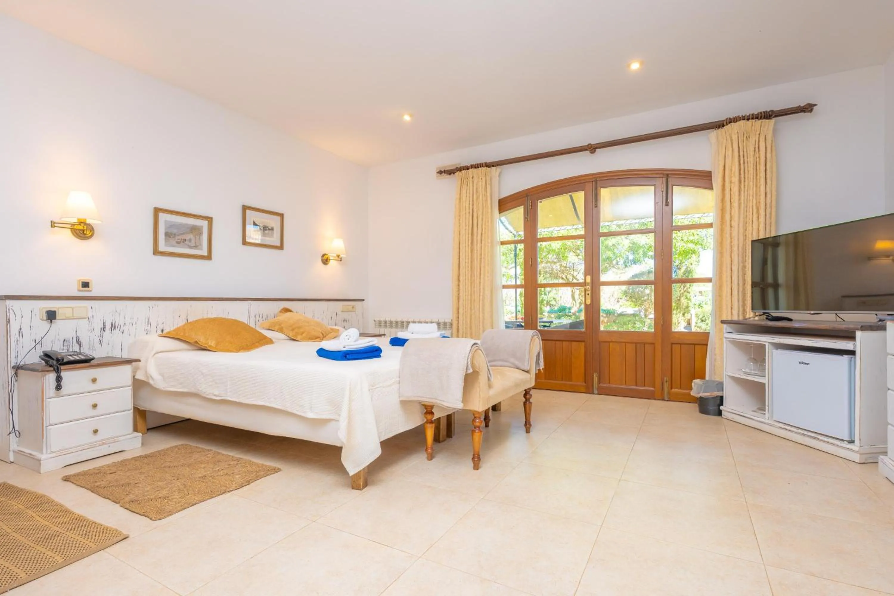 Bedroom, Bed in Agroturismo Mondrago -Antic Na Martina-