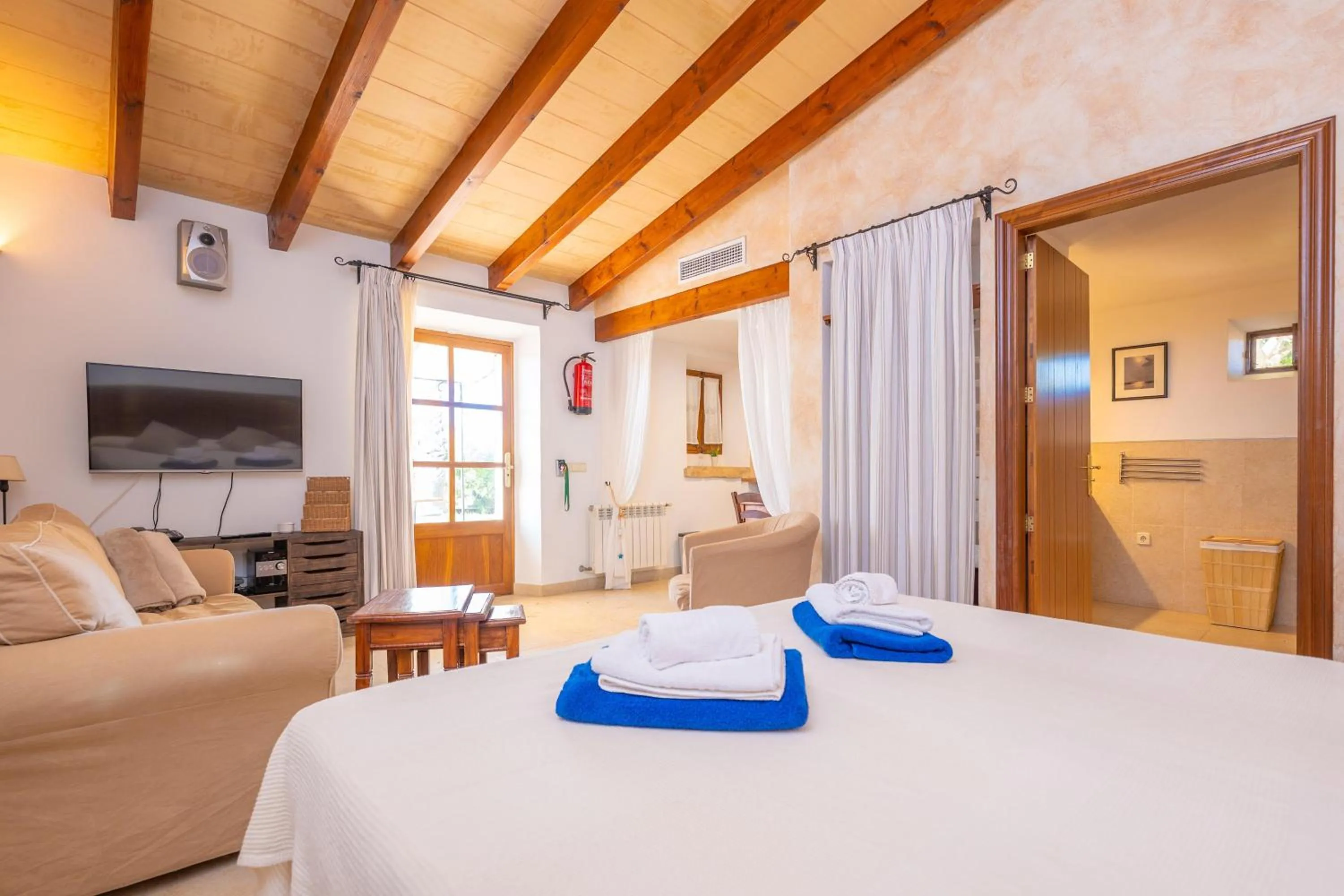 Bedroom, Bed in Agroturismo Mondrago -Antic Na Martina-