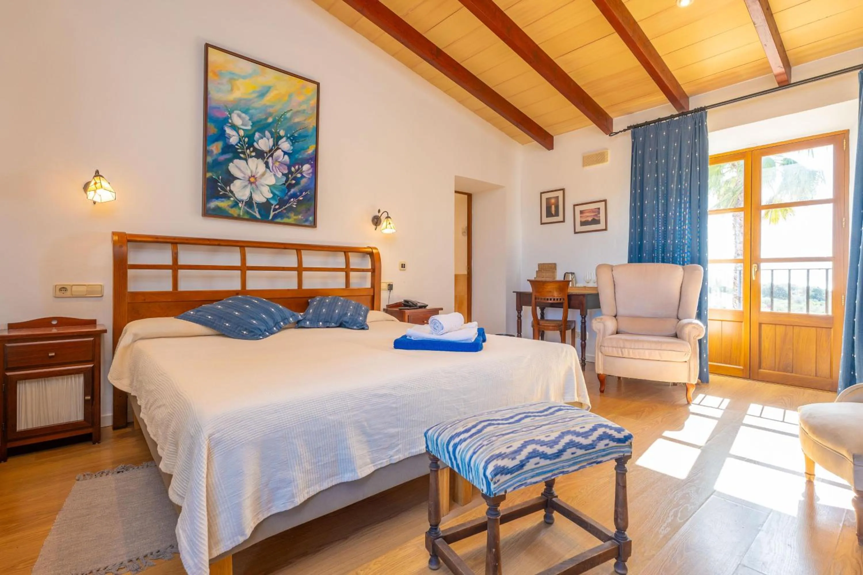 Bedroom, Bed in Agroturismo Mondrago -Antic Na Martina-