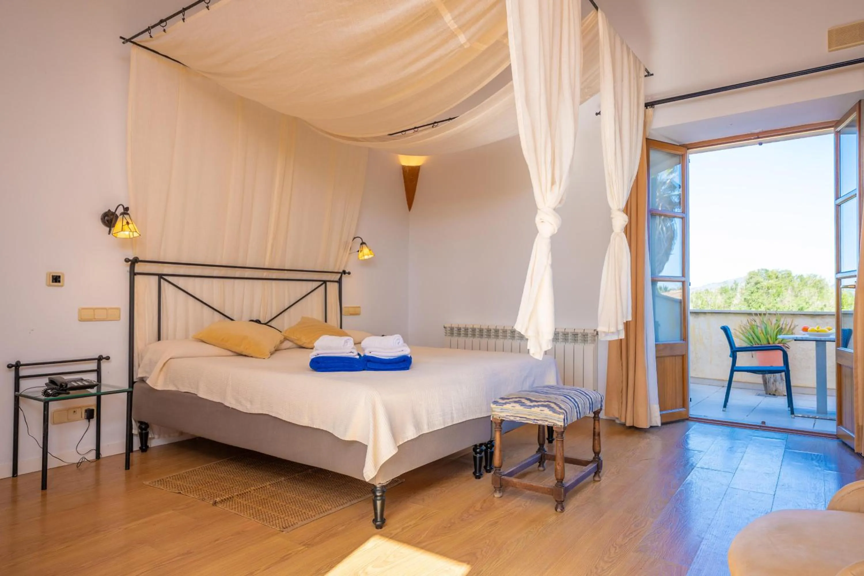 Bedroom, Bed in Agroturismo Mondrago -Antic Na Martina-