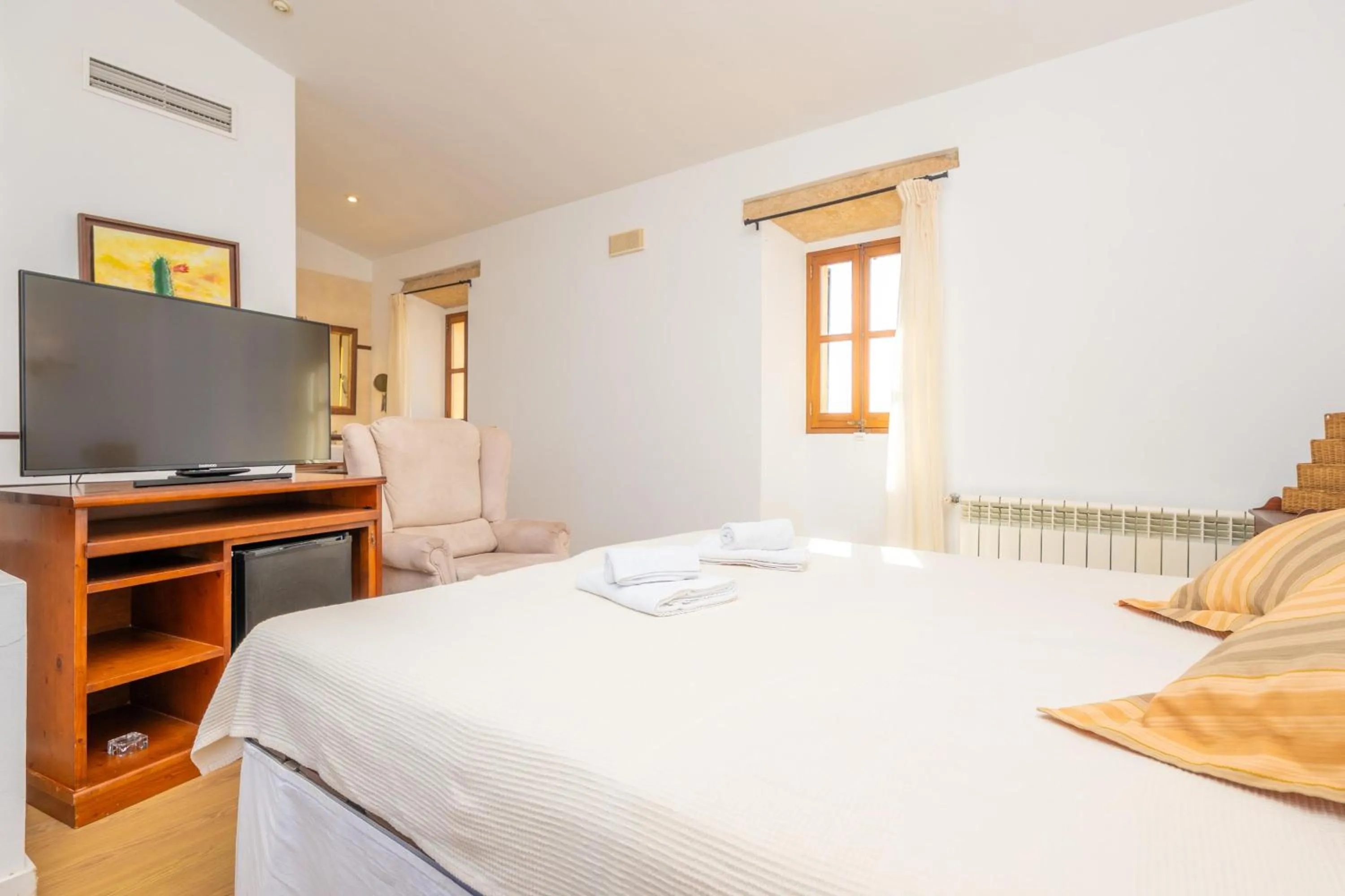 Bedroom, Bed in Agroturismo Mondrago -Antic Na Martina-