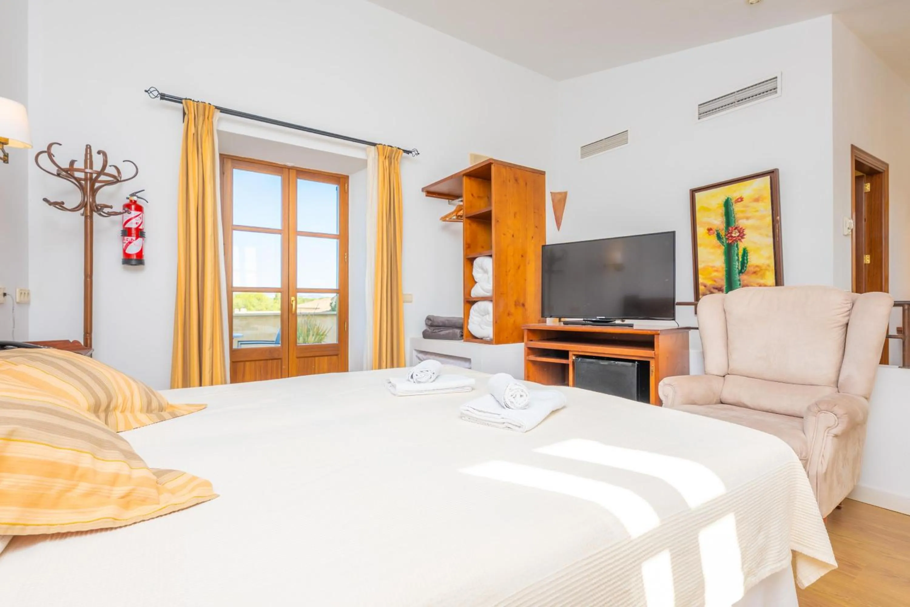 Bedroom, Bed in Agroturismo Mondrago -Antic Na Martina-