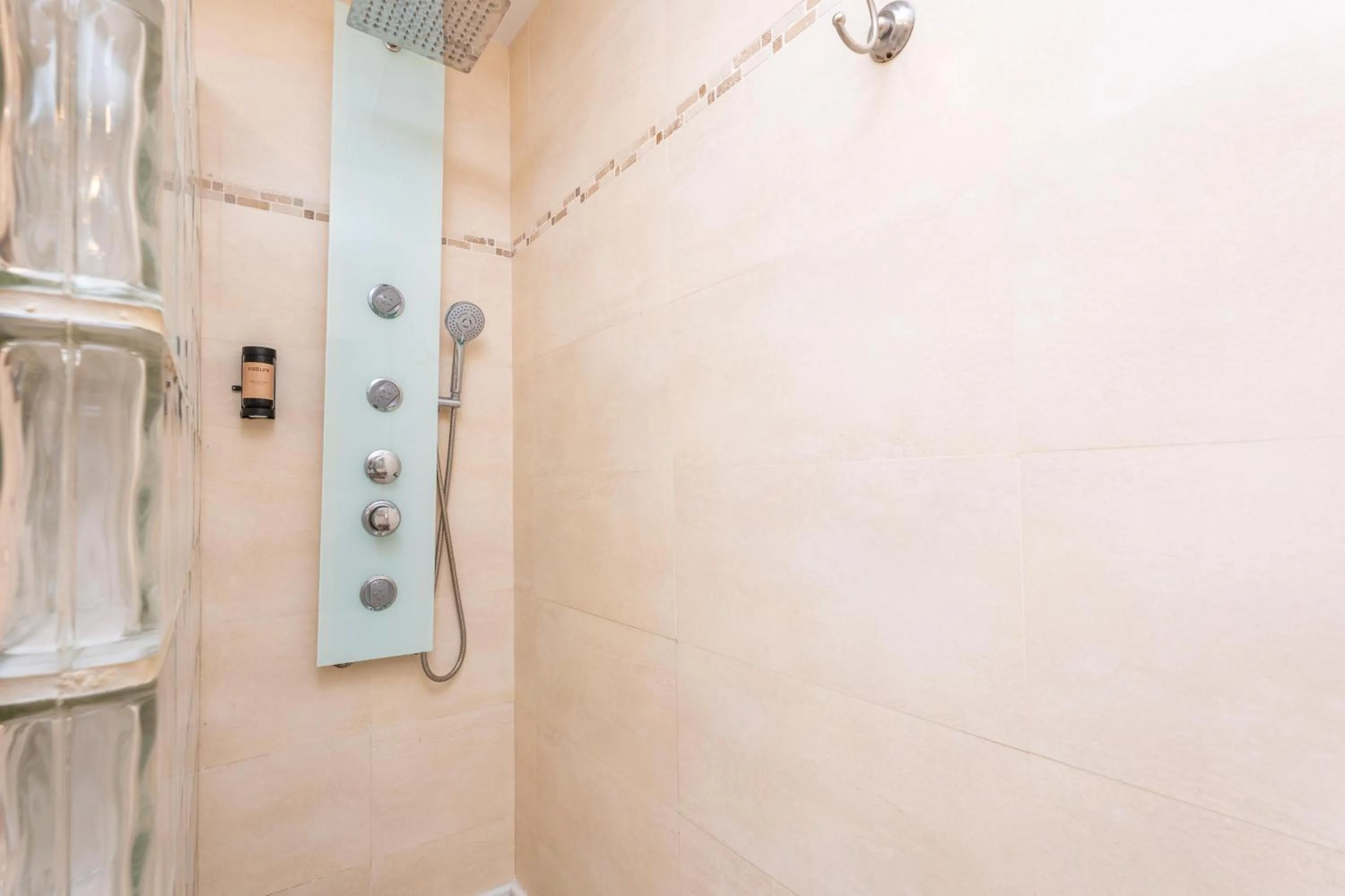 Shower in Agroturismo Mondrago -Antic Na Martina-