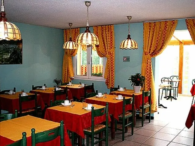 Restaurant/places to eat in Logis Hôtel Le Pan De Bois